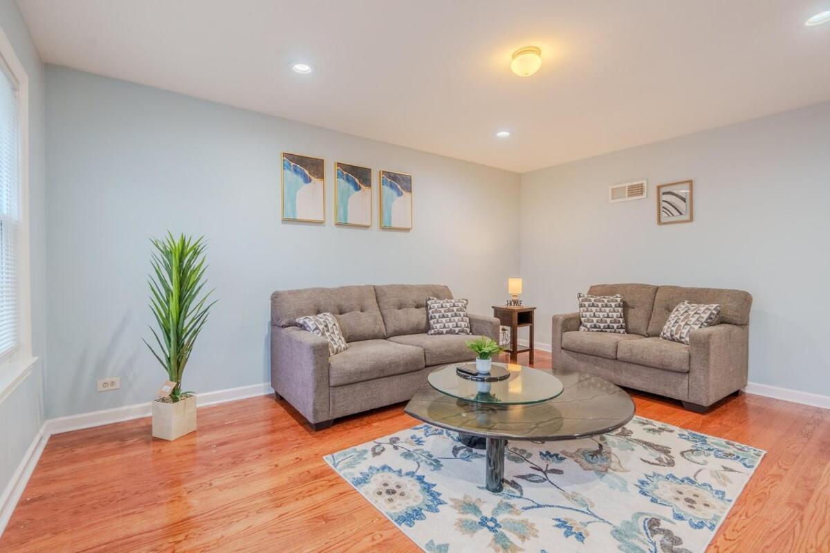 Cozy 3br With Parking Easy Access Shore Dr Appartement *
