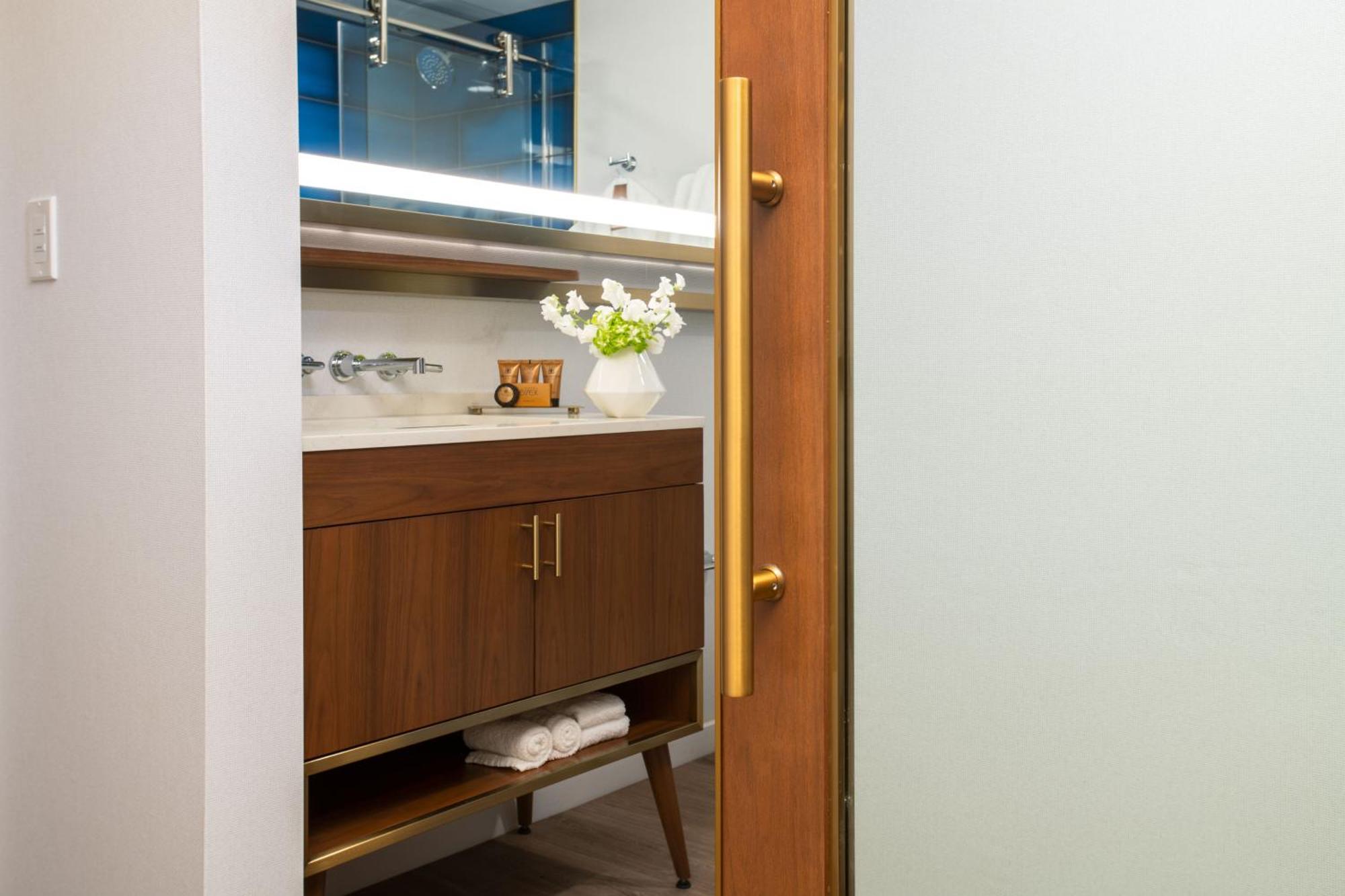 Le Meridien Essex 4*