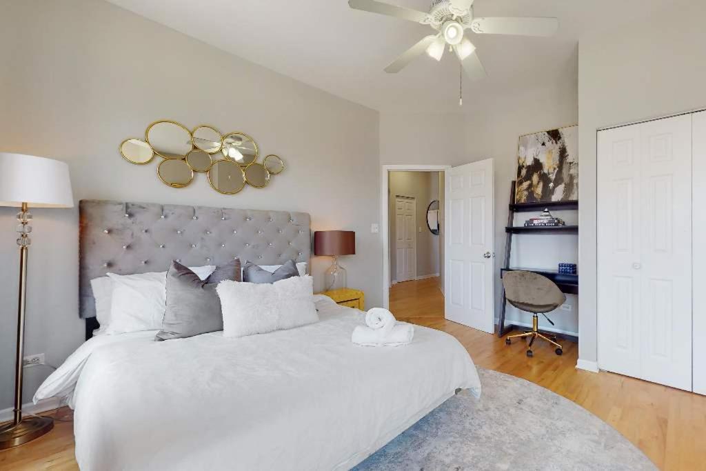 Sleek Urban Retreat Steps From Il Med District Apartamento *