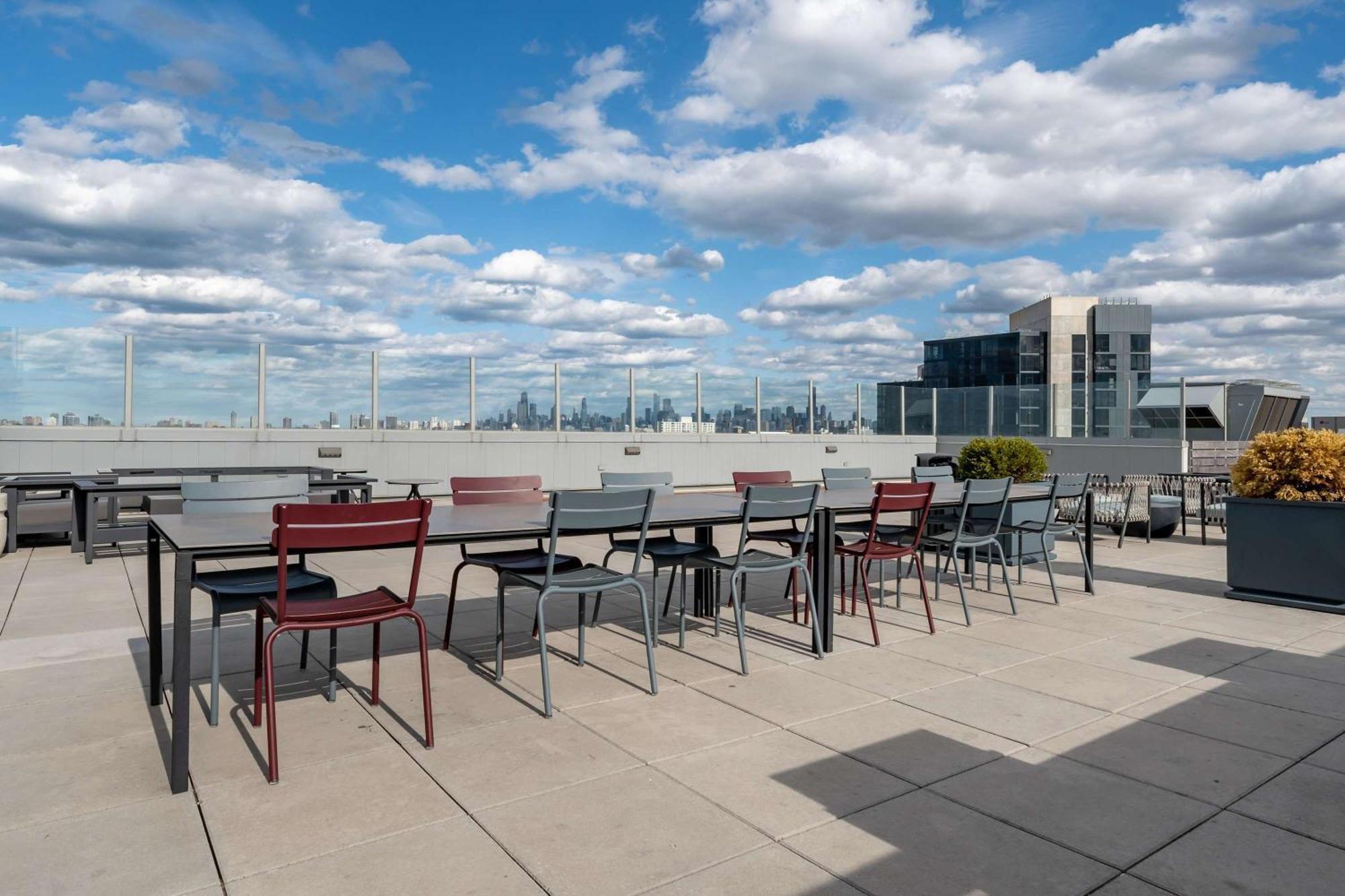 1br Loft With Modern Glass Views Apartment