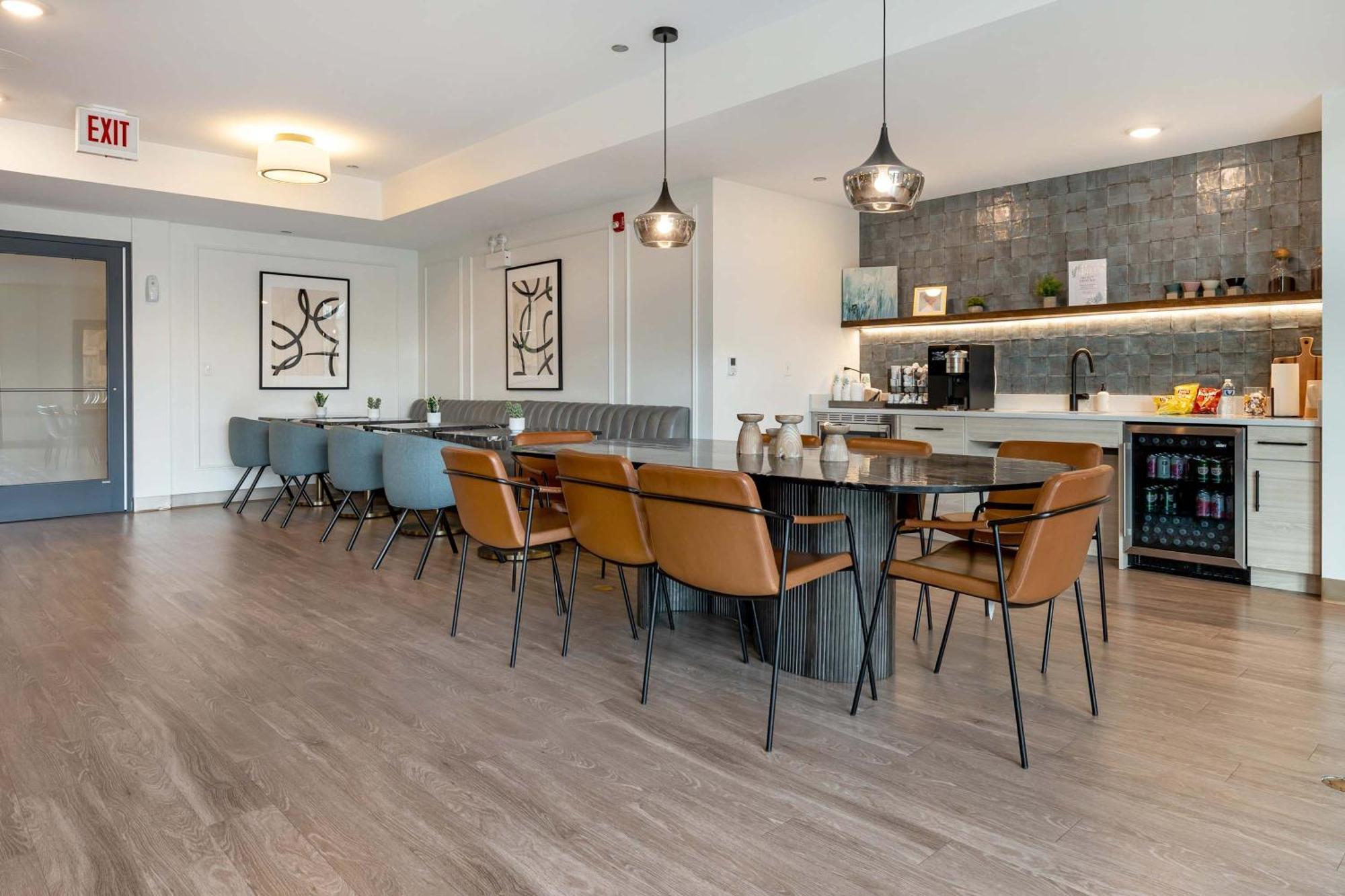 1br Loft With Modern Glass Views Apartment Chicago