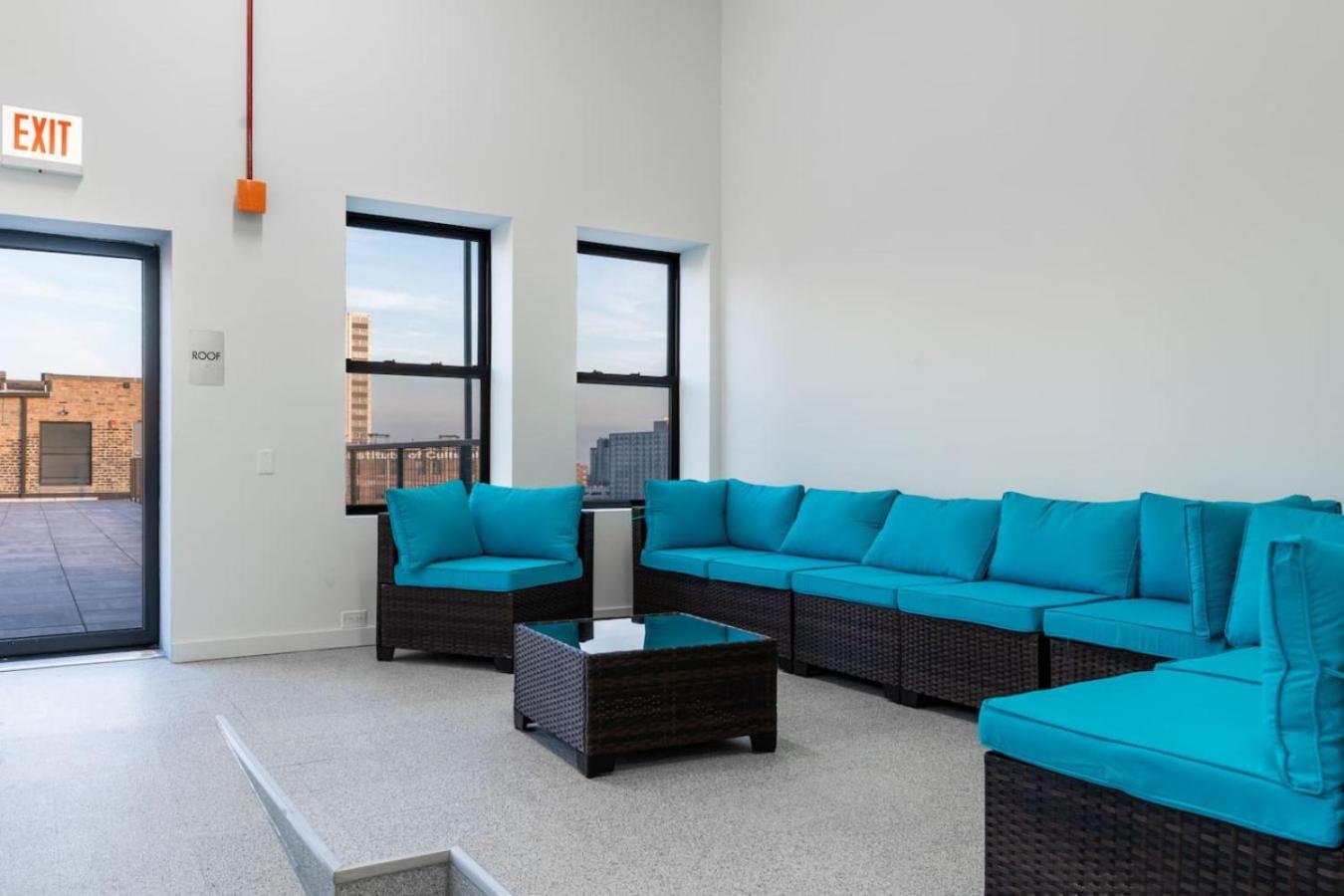 Elegant Style Loft Montrose Rooftop Wfh Gym Chicago