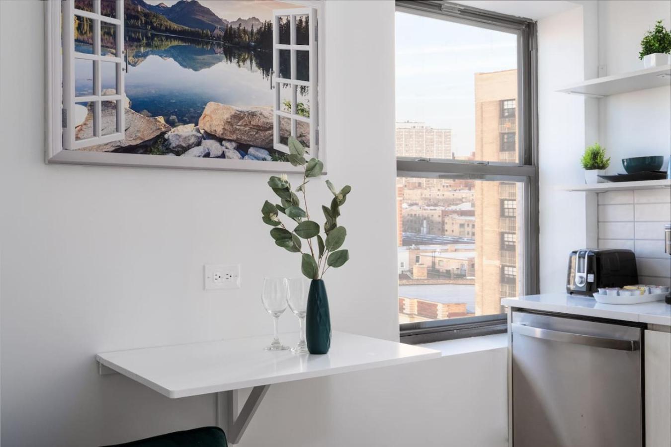 Elegant Style Loft Montrose Rooftop Wfh Gym Apartment *