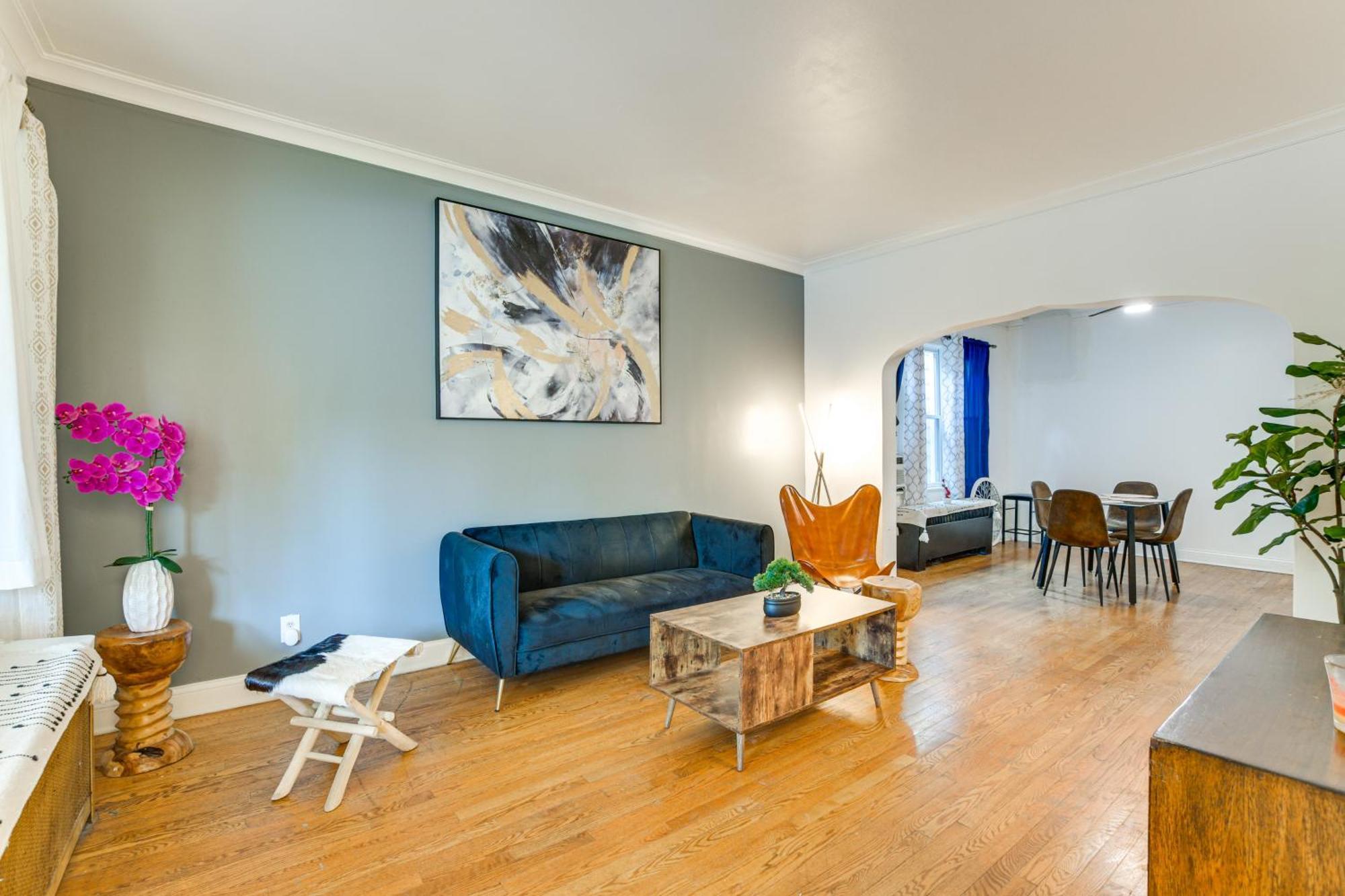 2 Mi To Rainbow Park: South Side Charmer! Apartment Chicago