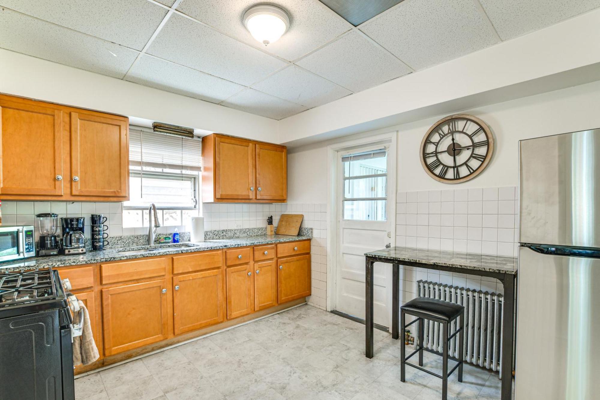 2 Mi To Rainbow Park South Side Charmer! Apartment