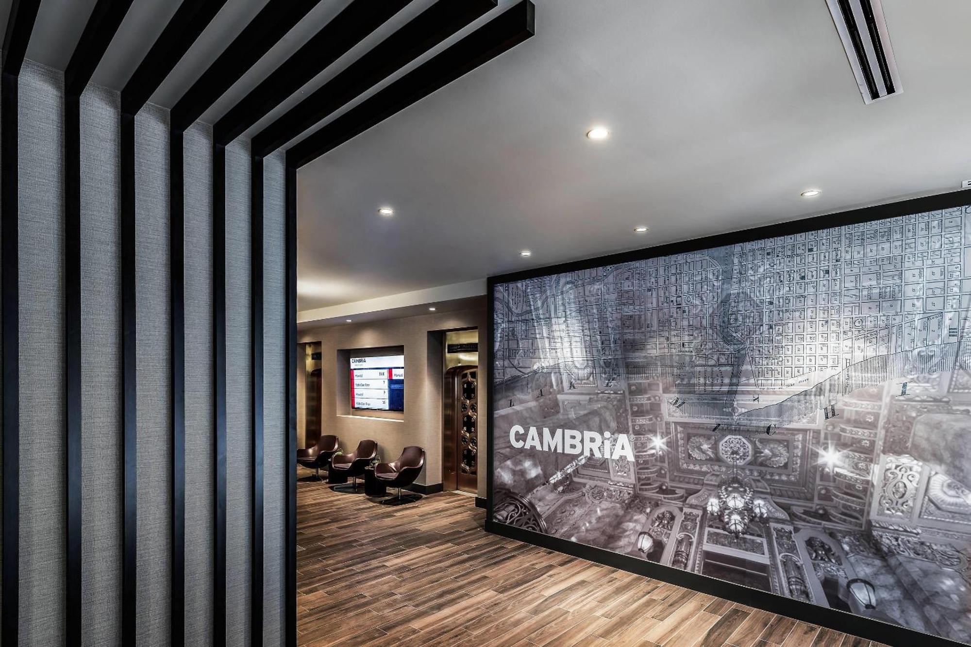 Cambria Loop - Theatre District Hotel 4*