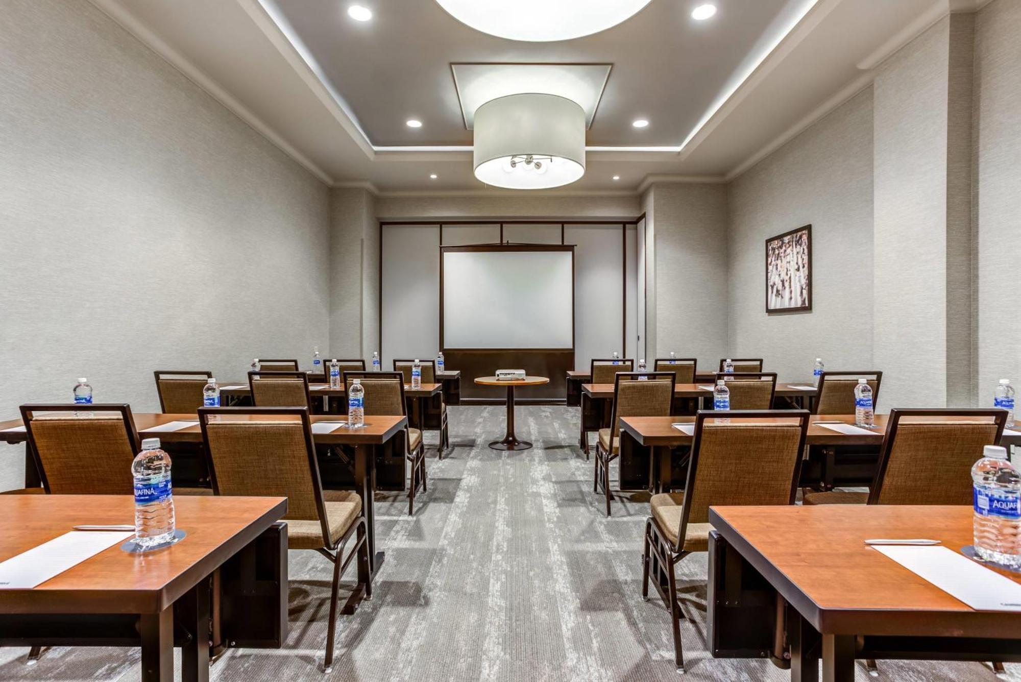 Cambria Loop - Theatre District 4*