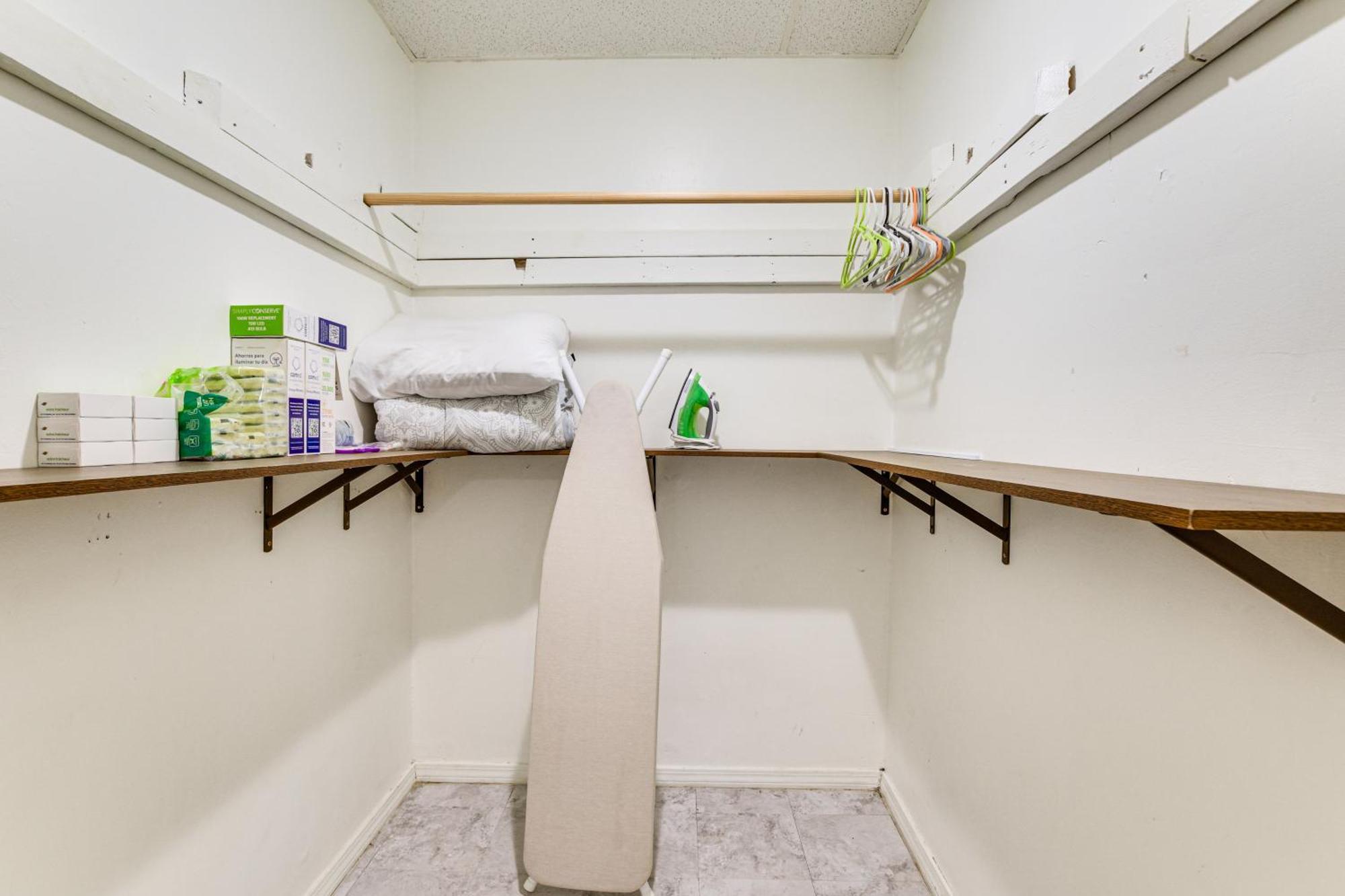 2 Mi To Rainbow Park South Side Charmer! Apartment