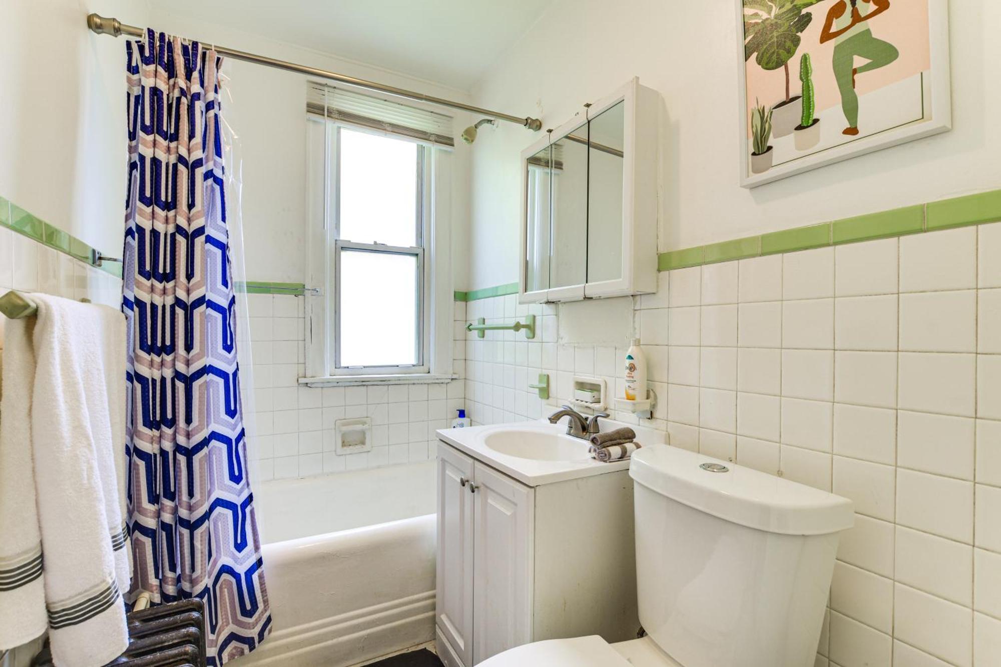 2 Mi To Rainbow Park South Side Charmer! Apartment