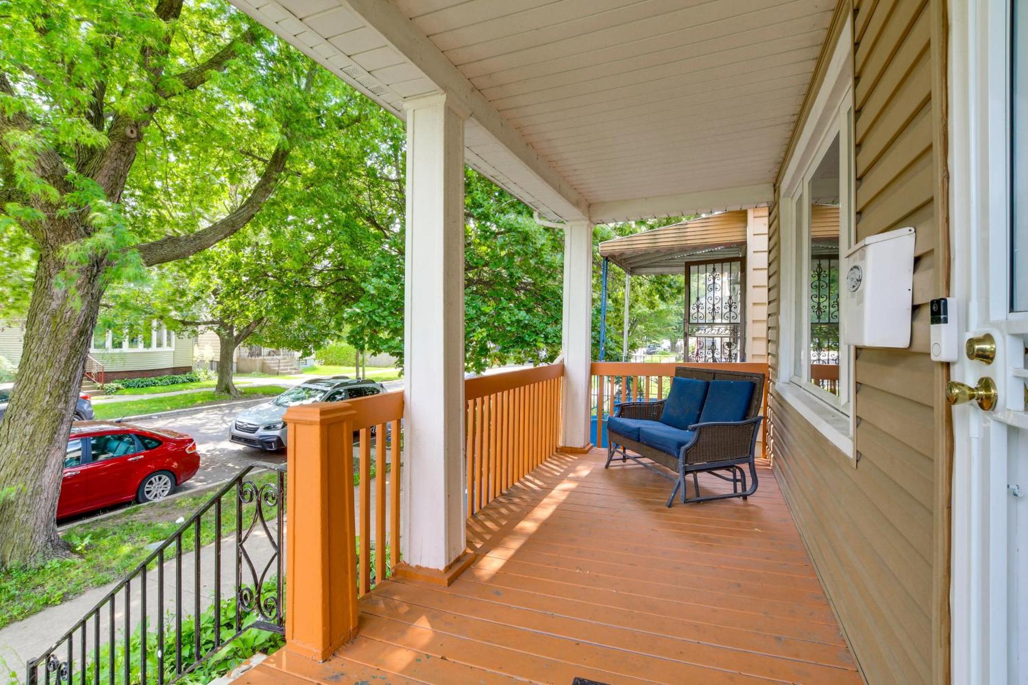 Apartment 2 Mi To Rainbow Park South Side Charmer!