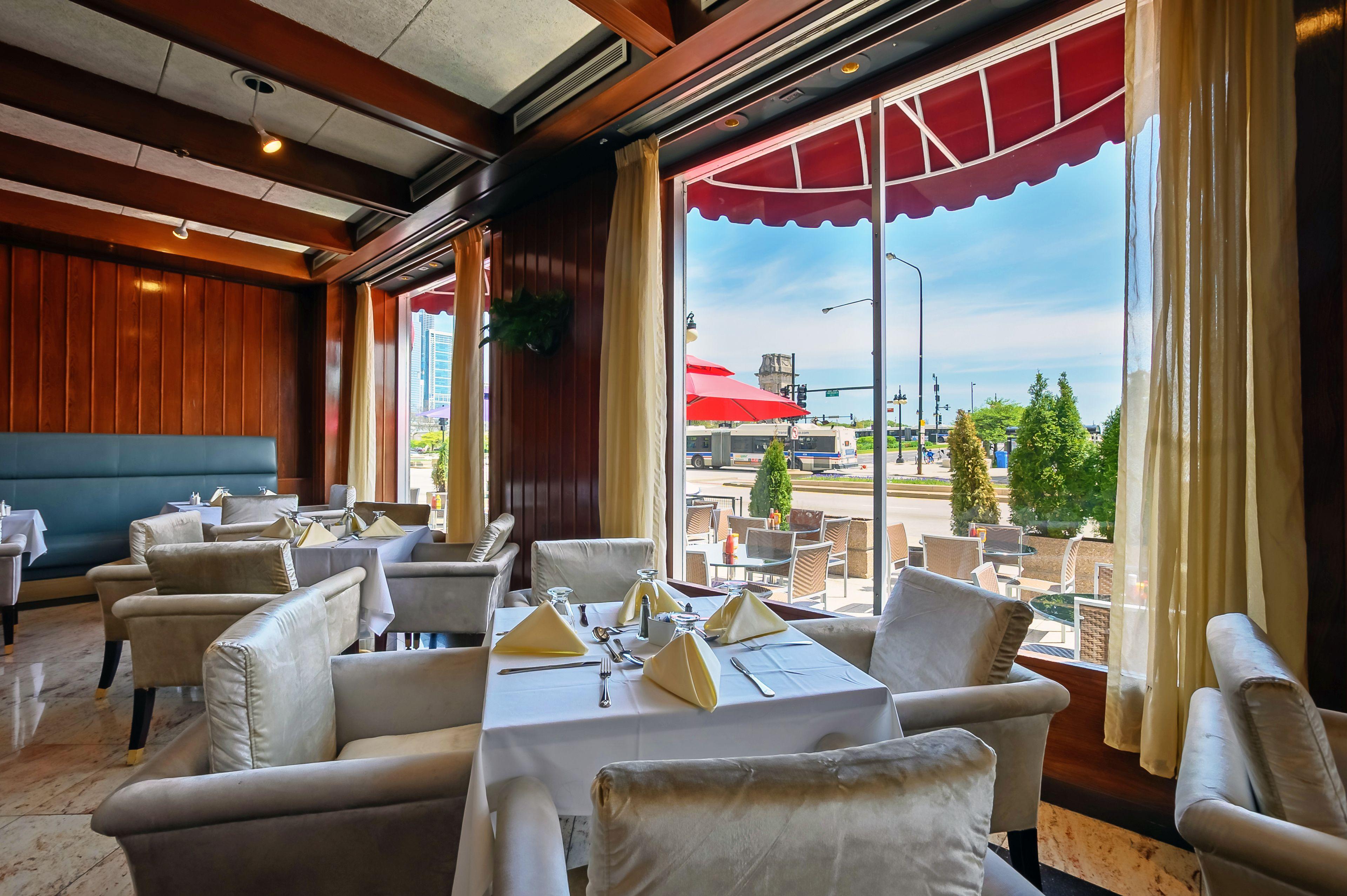 Congress Plaza Hotel 3*