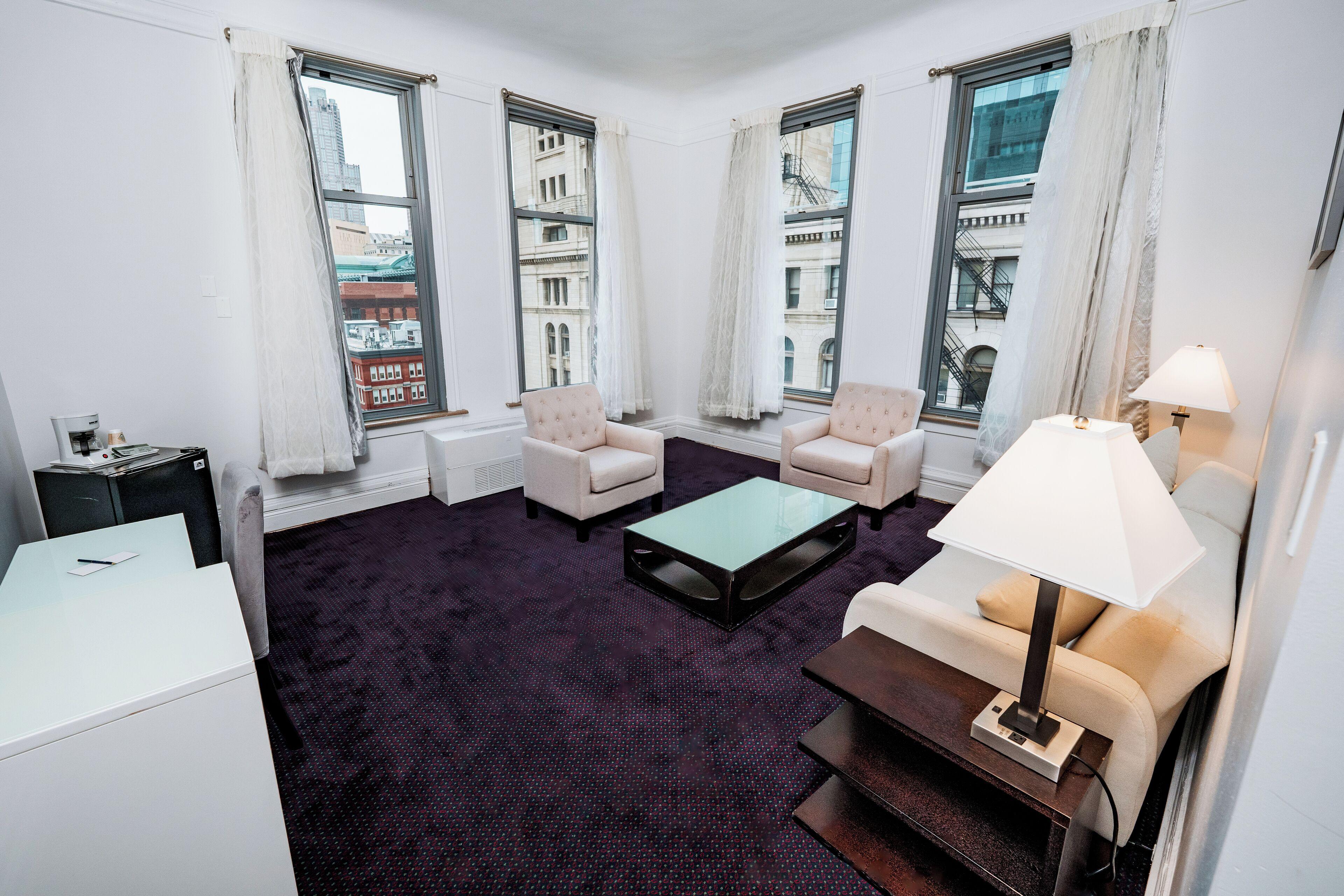 Congress Plaza Hotel 3*