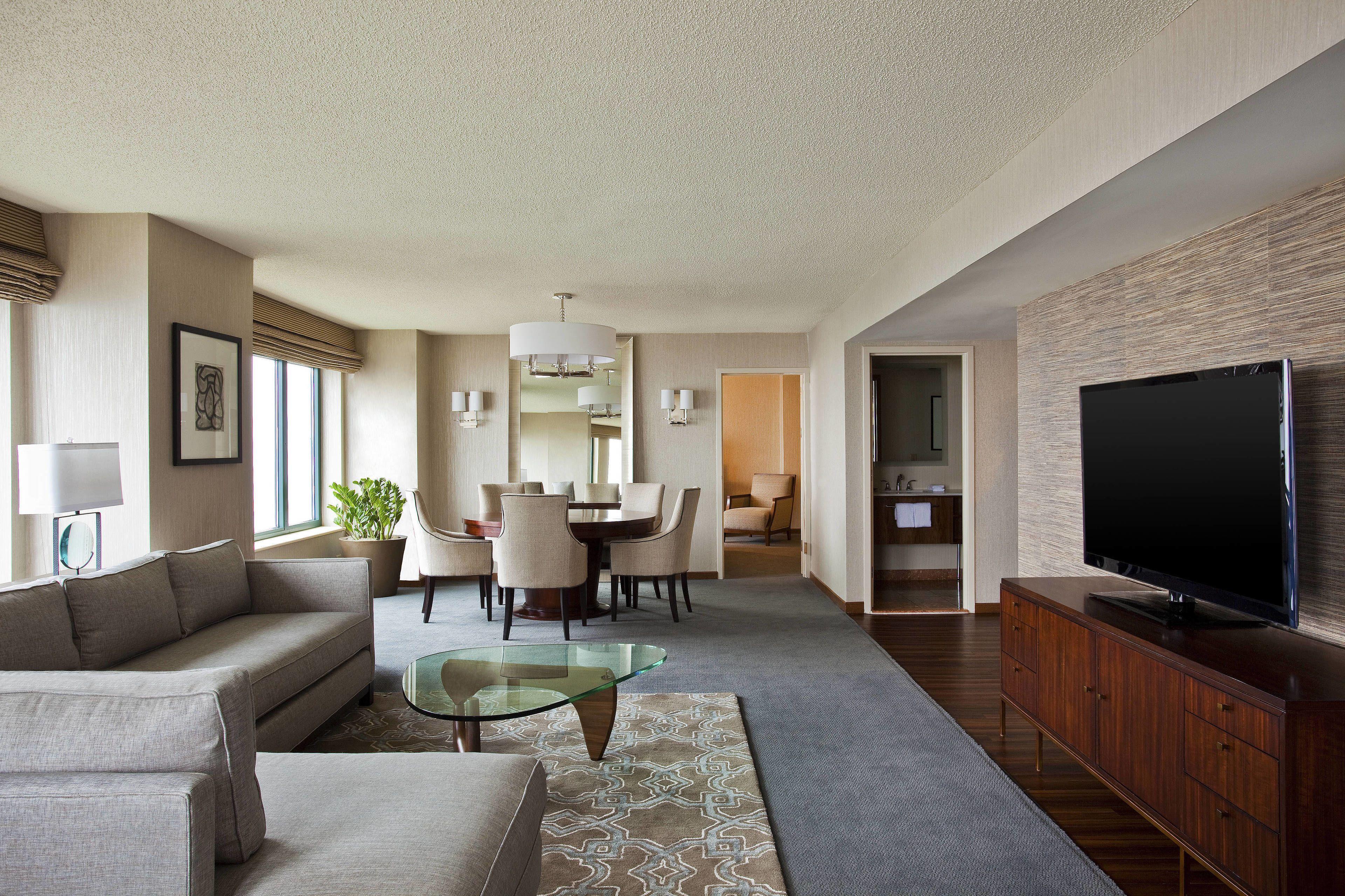 Sheraton Grand Riverwalk Hotel 4*