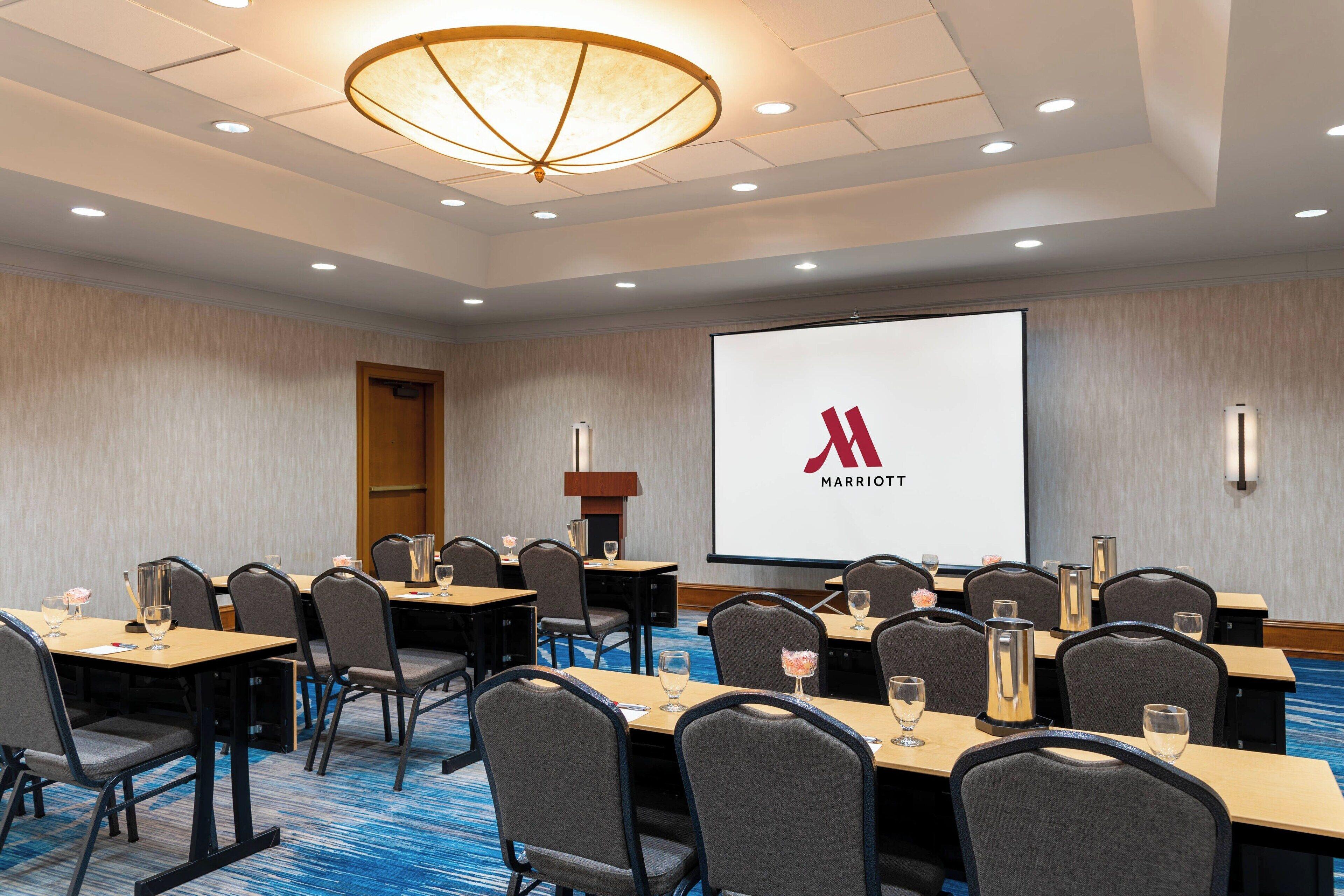 Courtyard By Marriott At Medical District-uic Hotel 3*