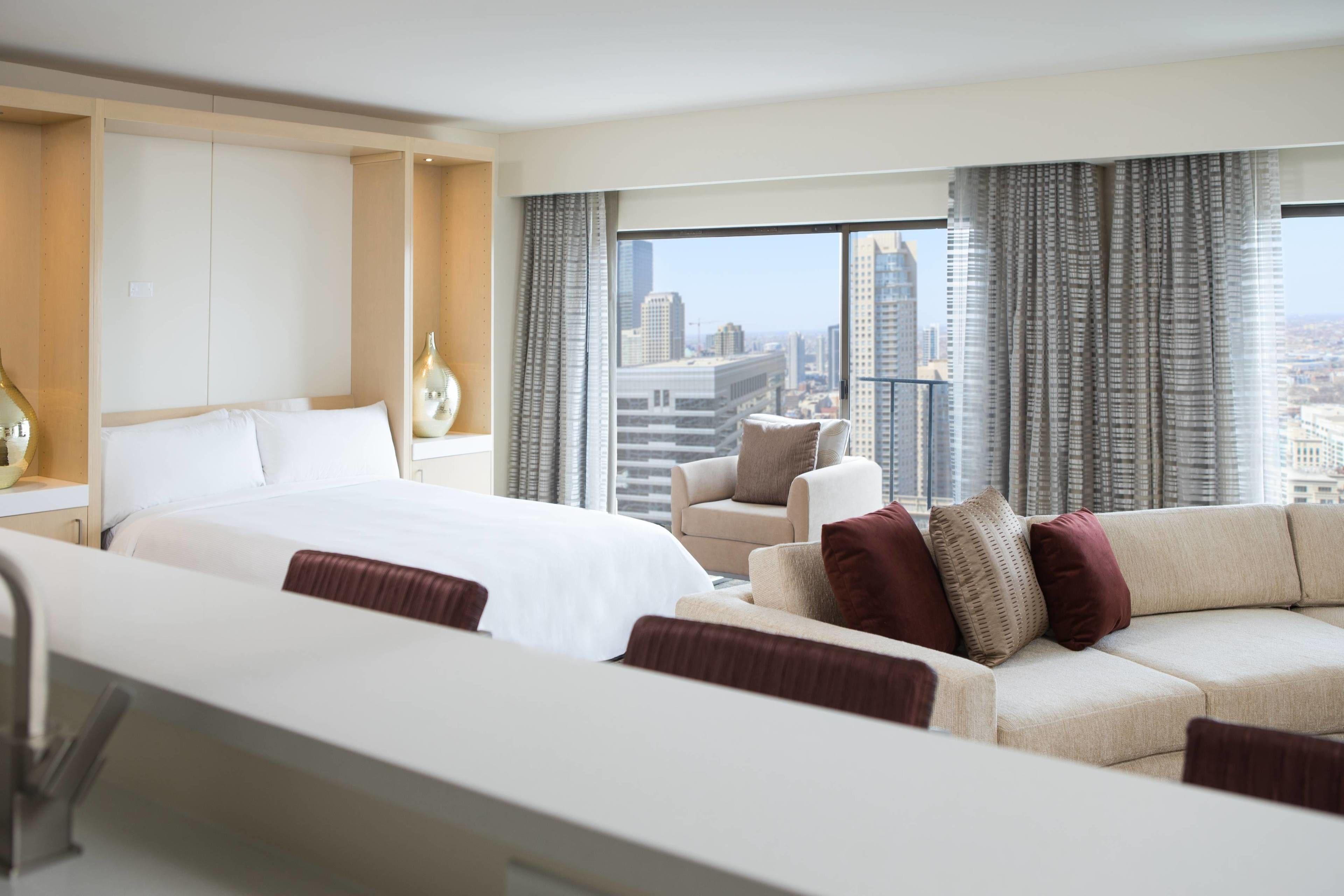 Marriott Downtown Magnificent Mile Hotel 4*