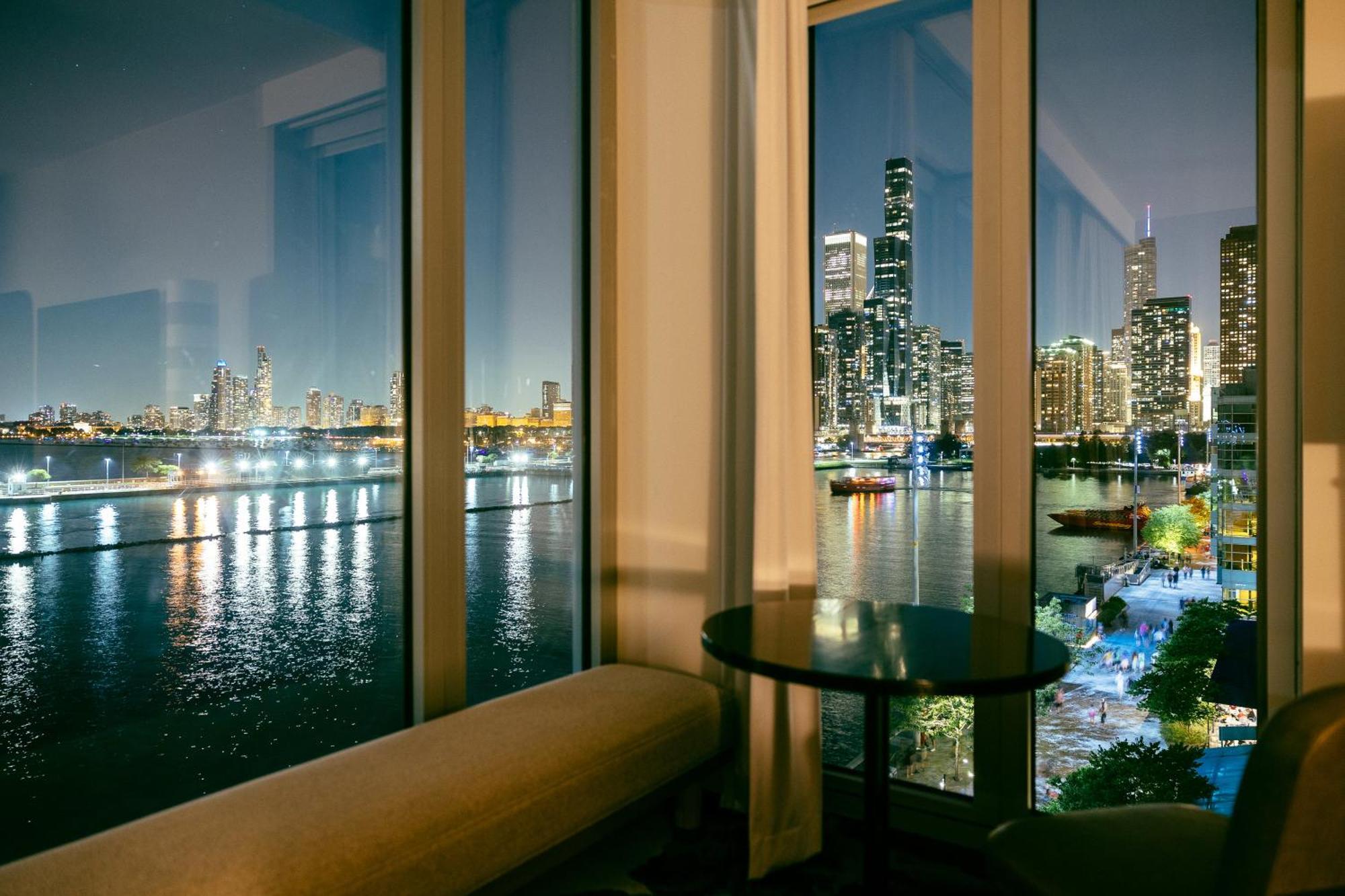 Sable At Navy Pier Chicago, Curio Collection By Hilton 4* Chicago