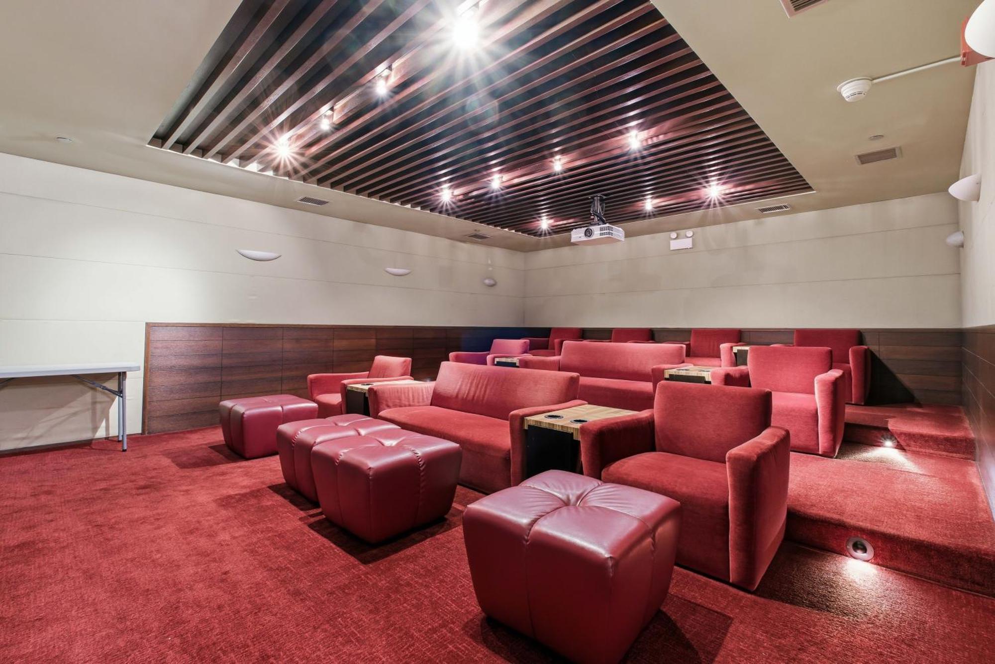 2bd River North Million Dollar Views! Parking Incl