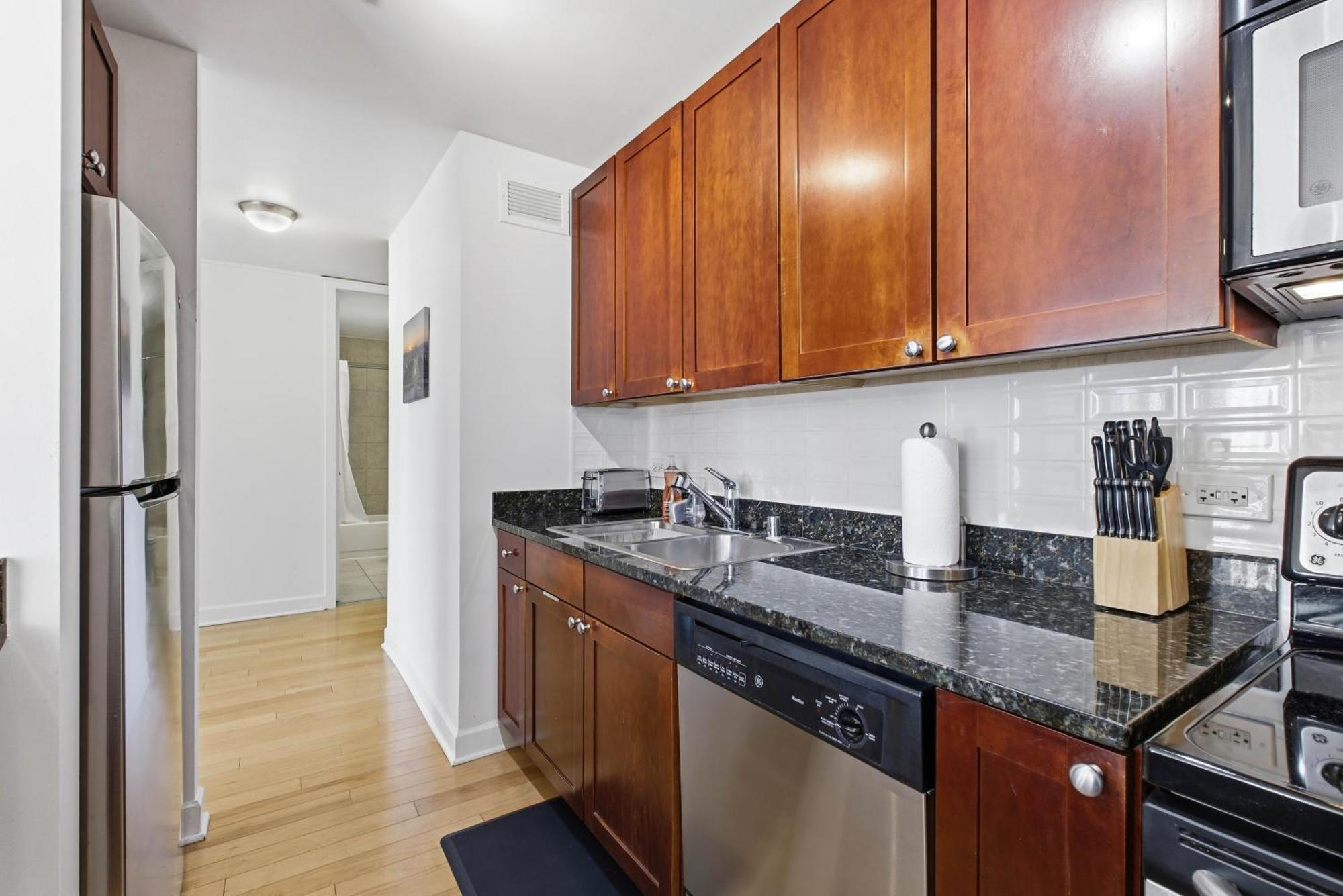 Apartment 2bd River North Million Dollar Views! Parking Incl