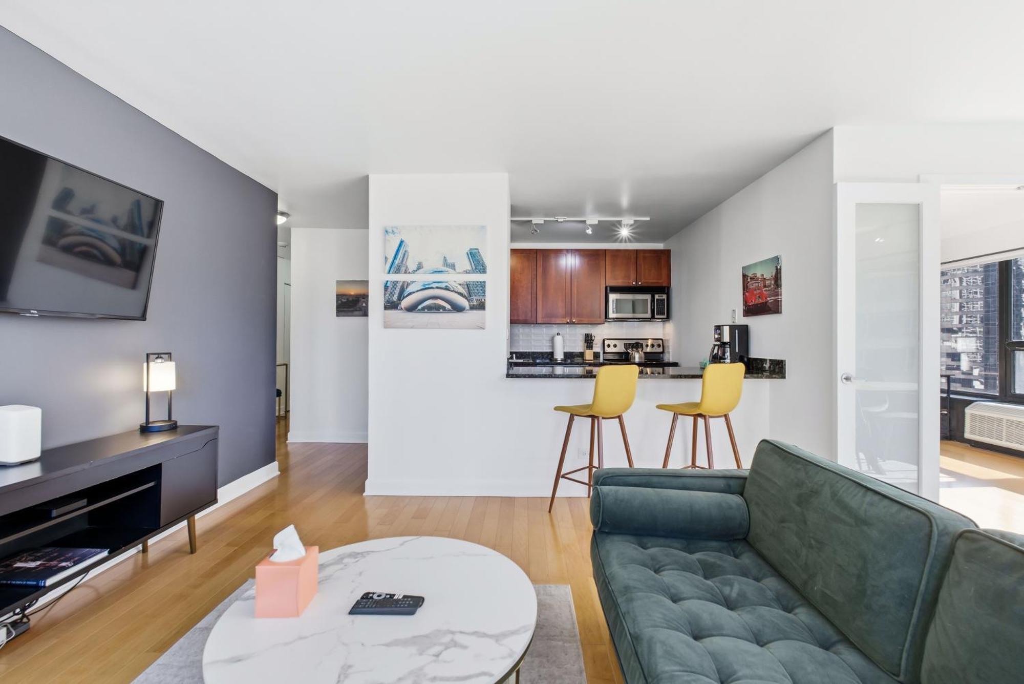 2bd River North Million Dollar Views! Parking Incl Apartment