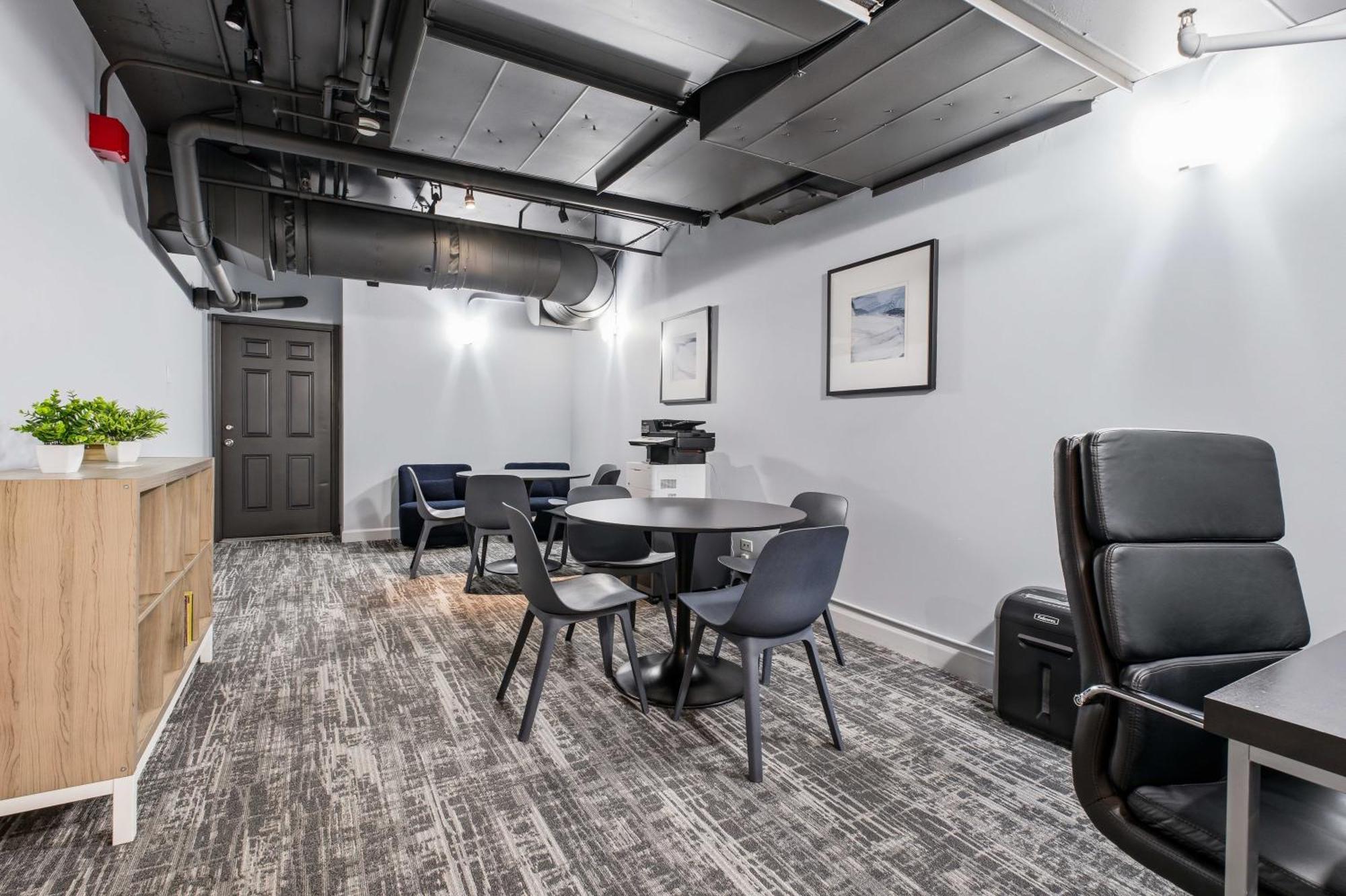 2bd River North Million Dollar Views! Parking Incl Apartment