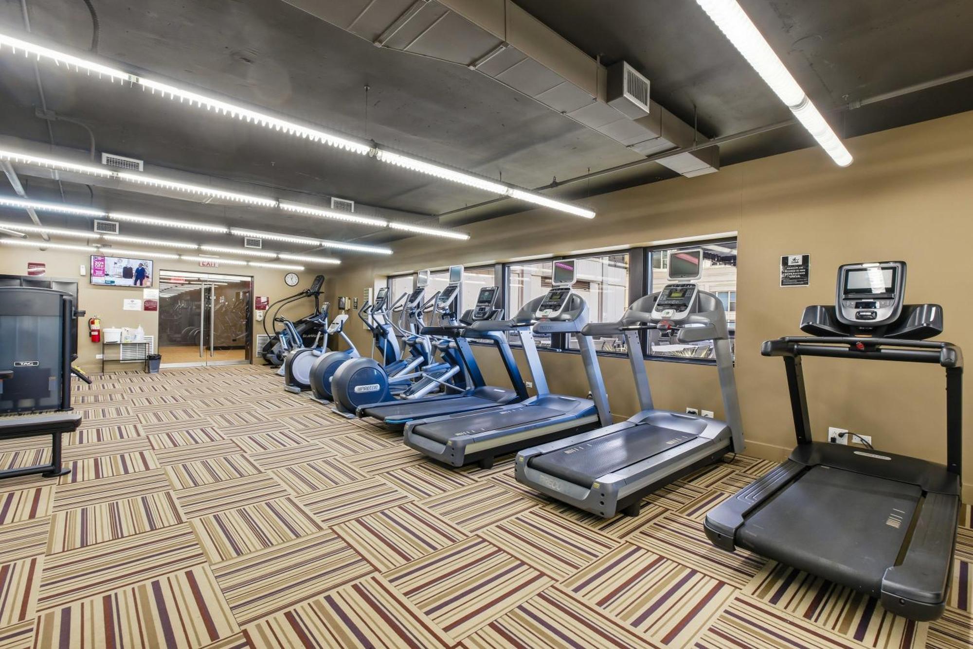 Apartment 2bd River North Million Dollar Views! Parking Incl