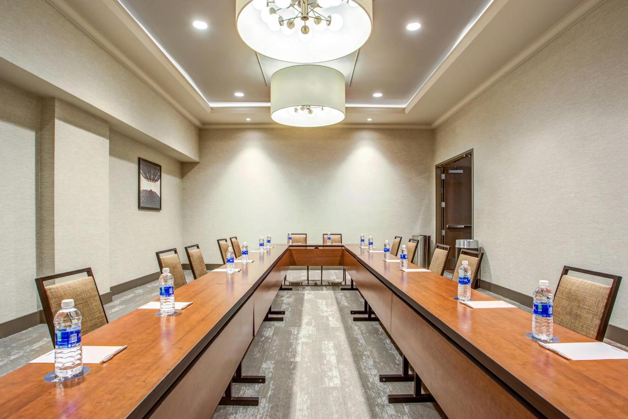 Hotel Cambria Loop - Theatre District 4*