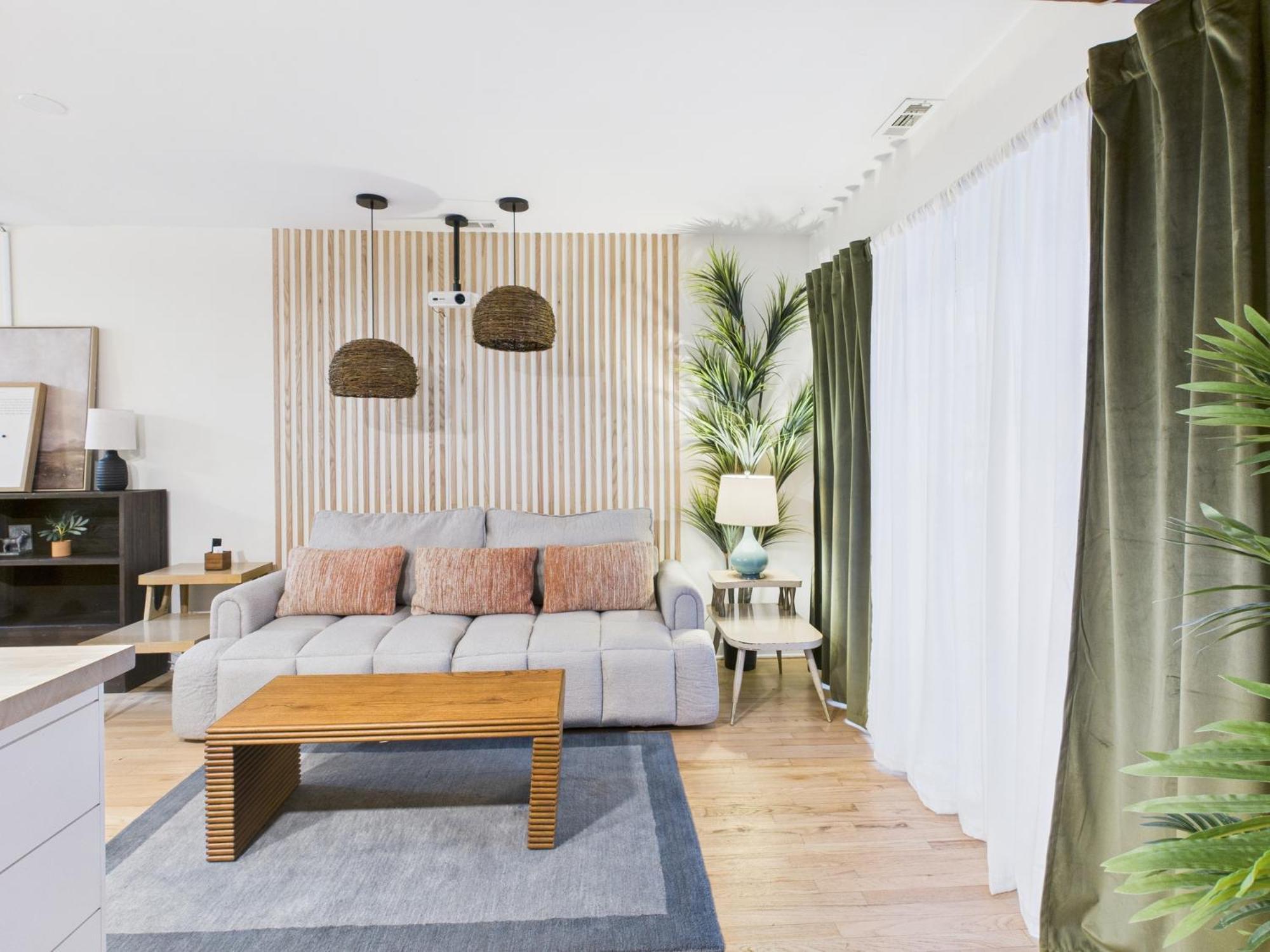 Apartment 2br Patio W Fire Pit, Free Parking 5 Gbps Chicago