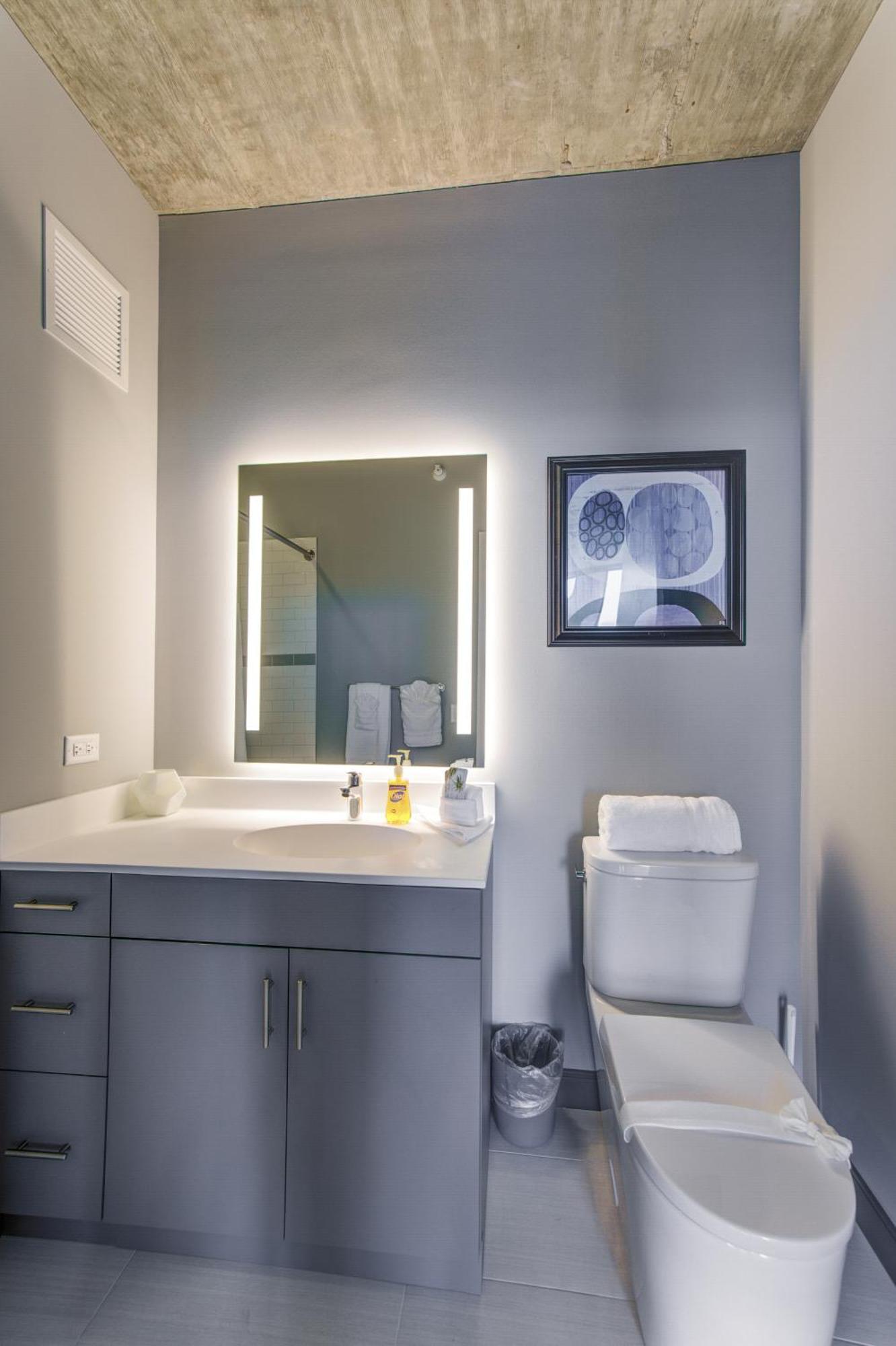 2br Designer Loft Modern Luxe In Center