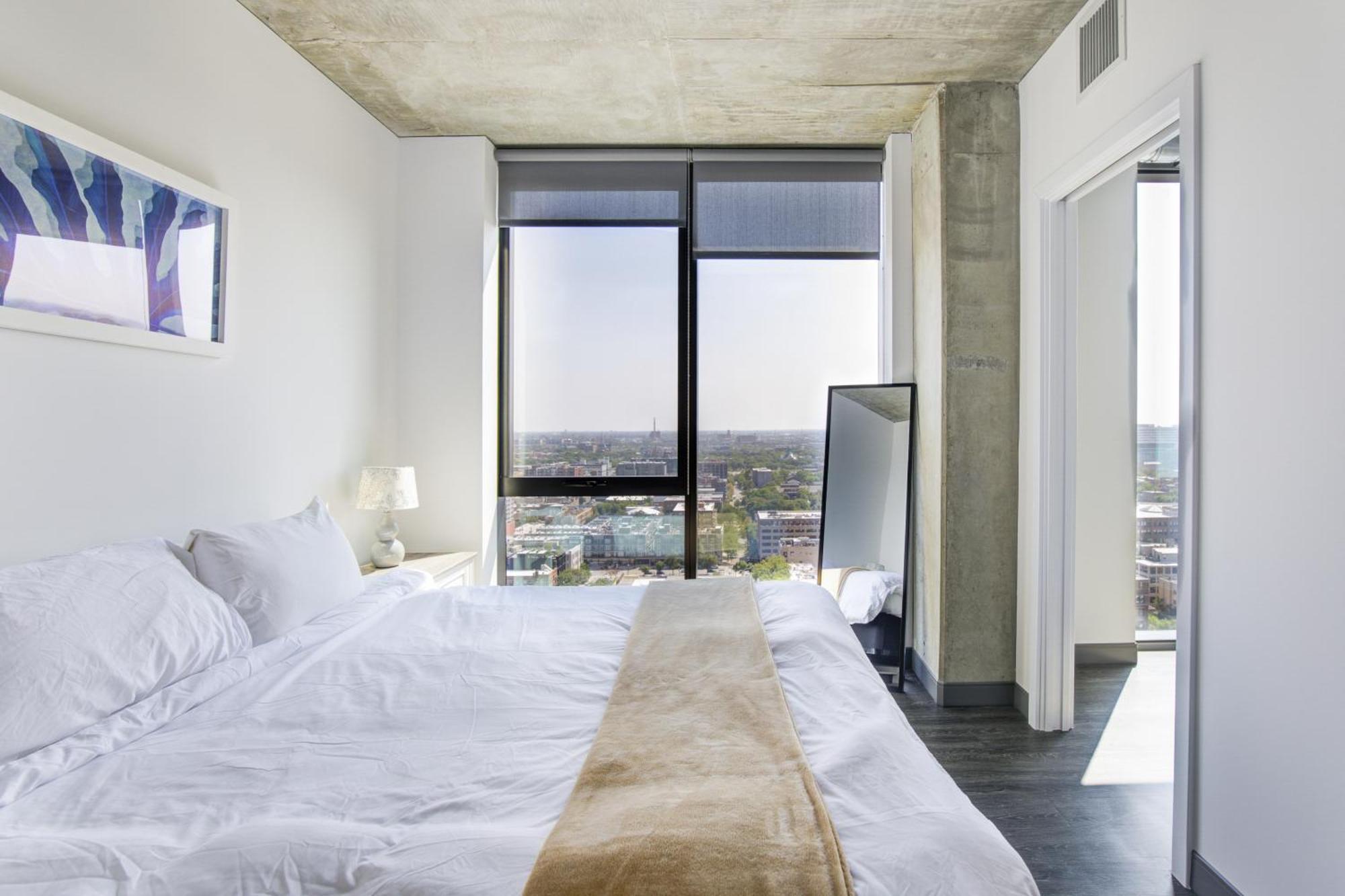 2br Designer Loft Modern Luxe In Center *