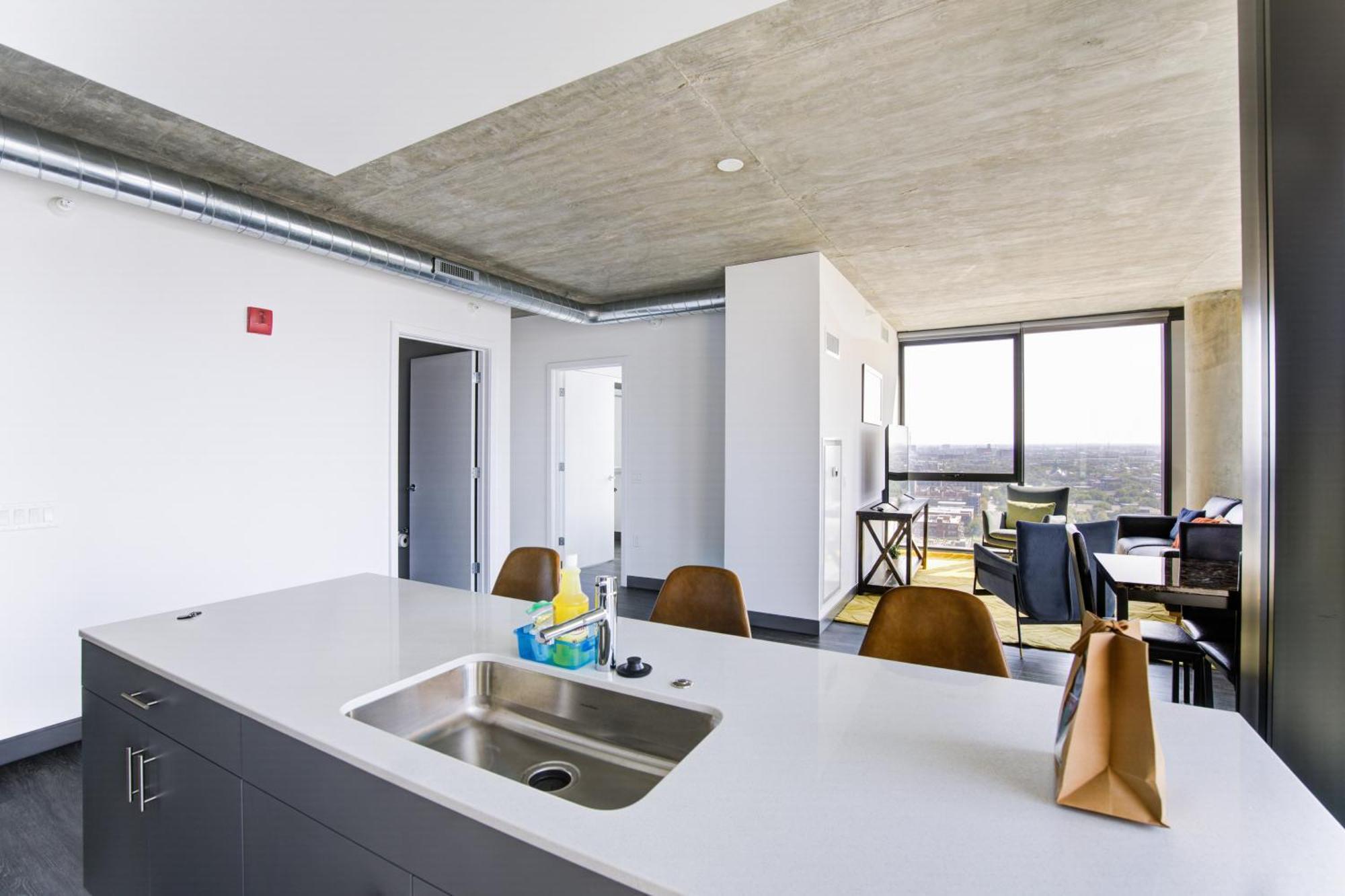 2br Designer Loft Modern Luxe In Center Chicago