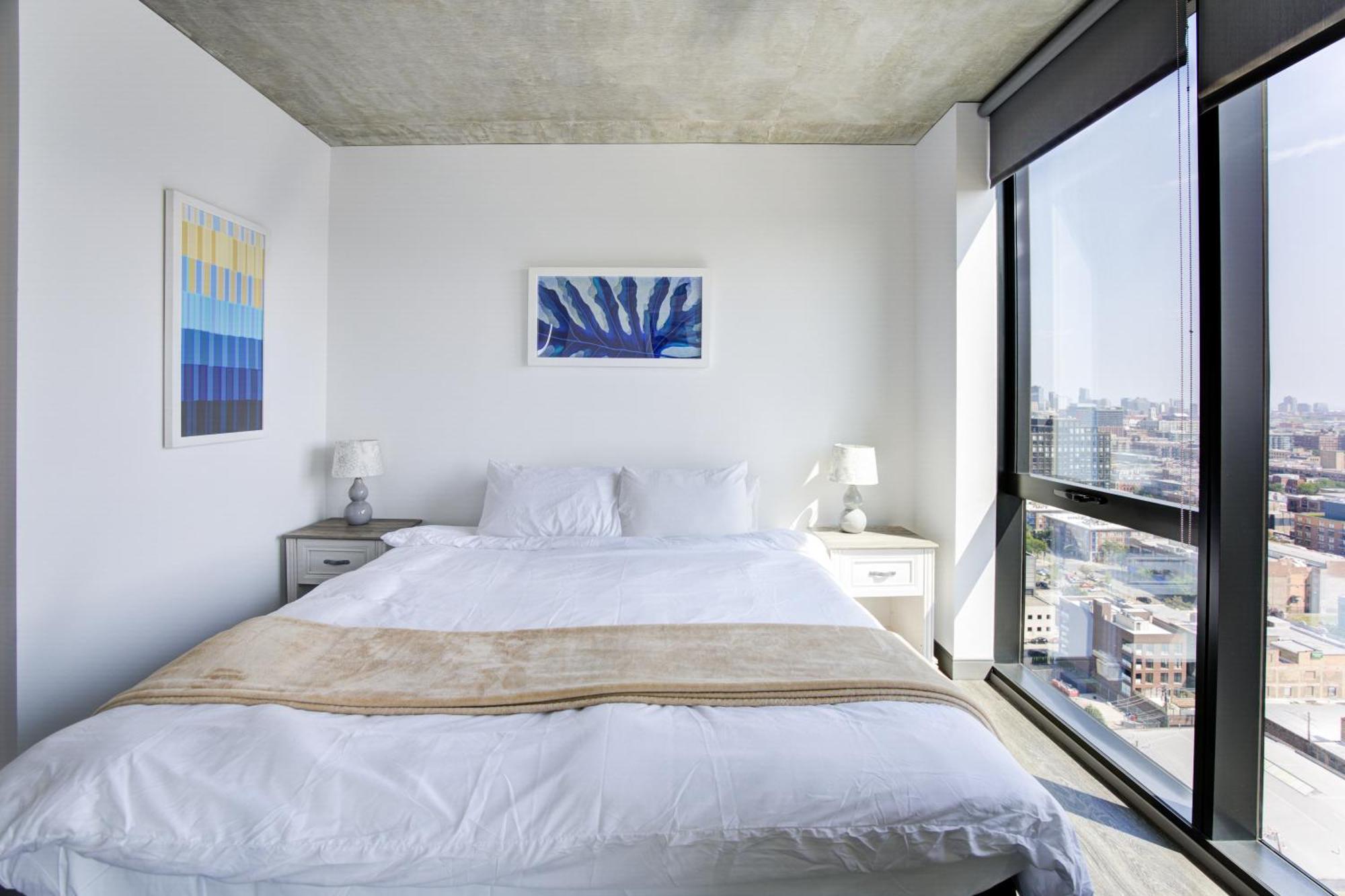 2br Designer Loft Modern Luxe In Center