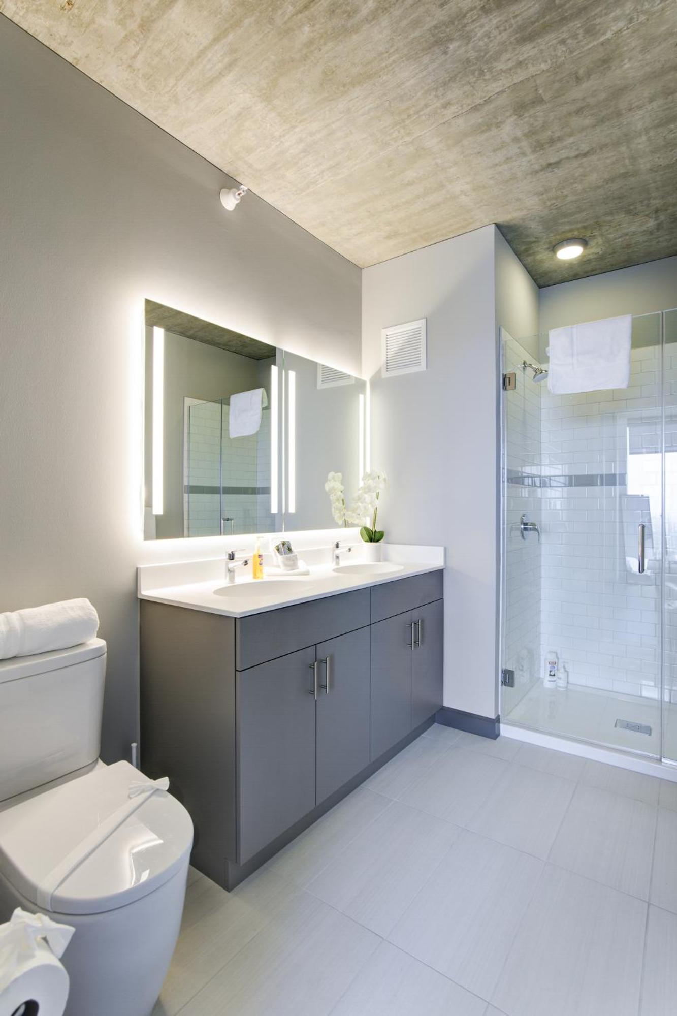 2br Designer Loft Modern Luxe In Center Apartment *