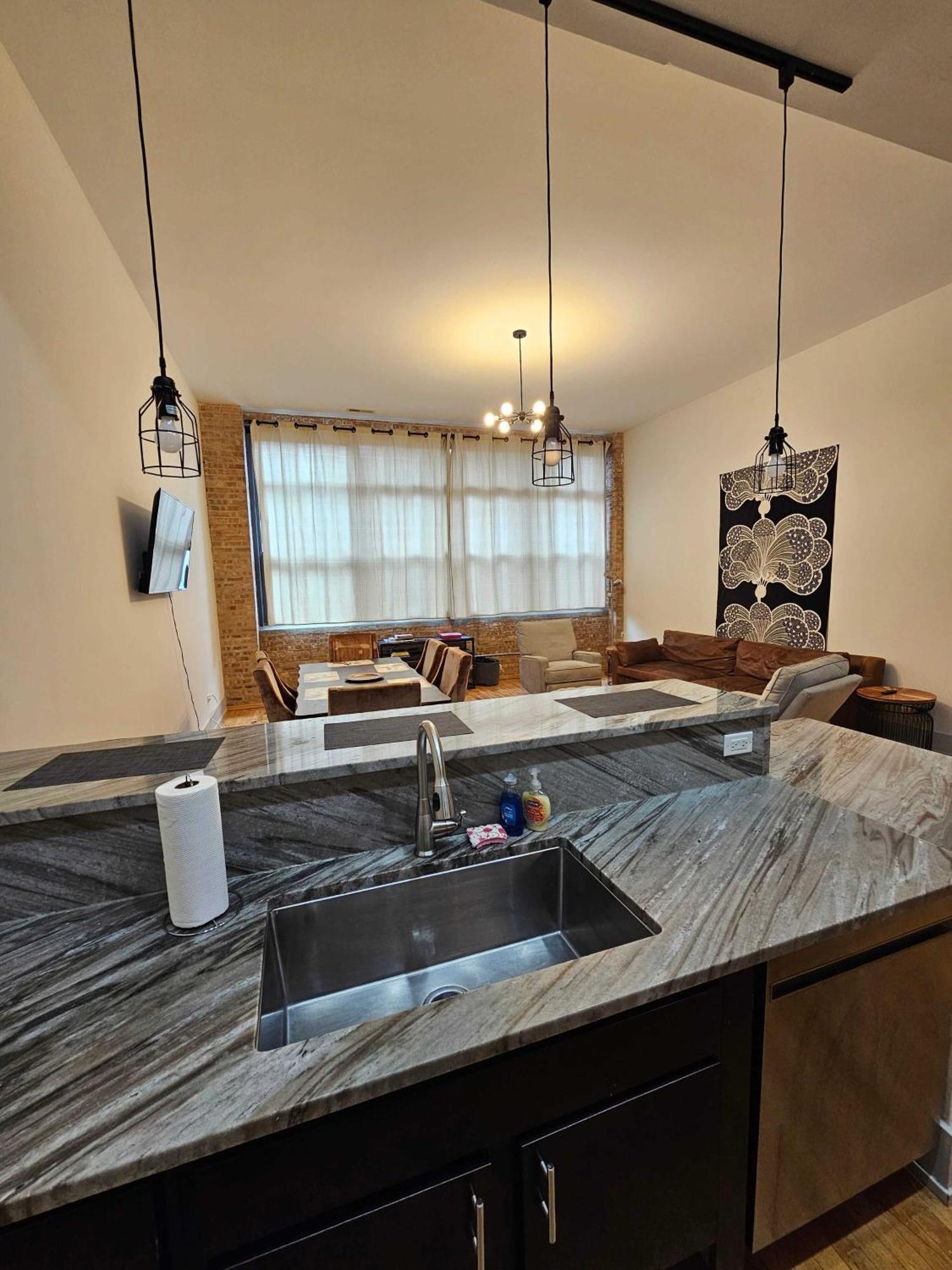 Apartment 4 Bedroom Sleeps 20 People