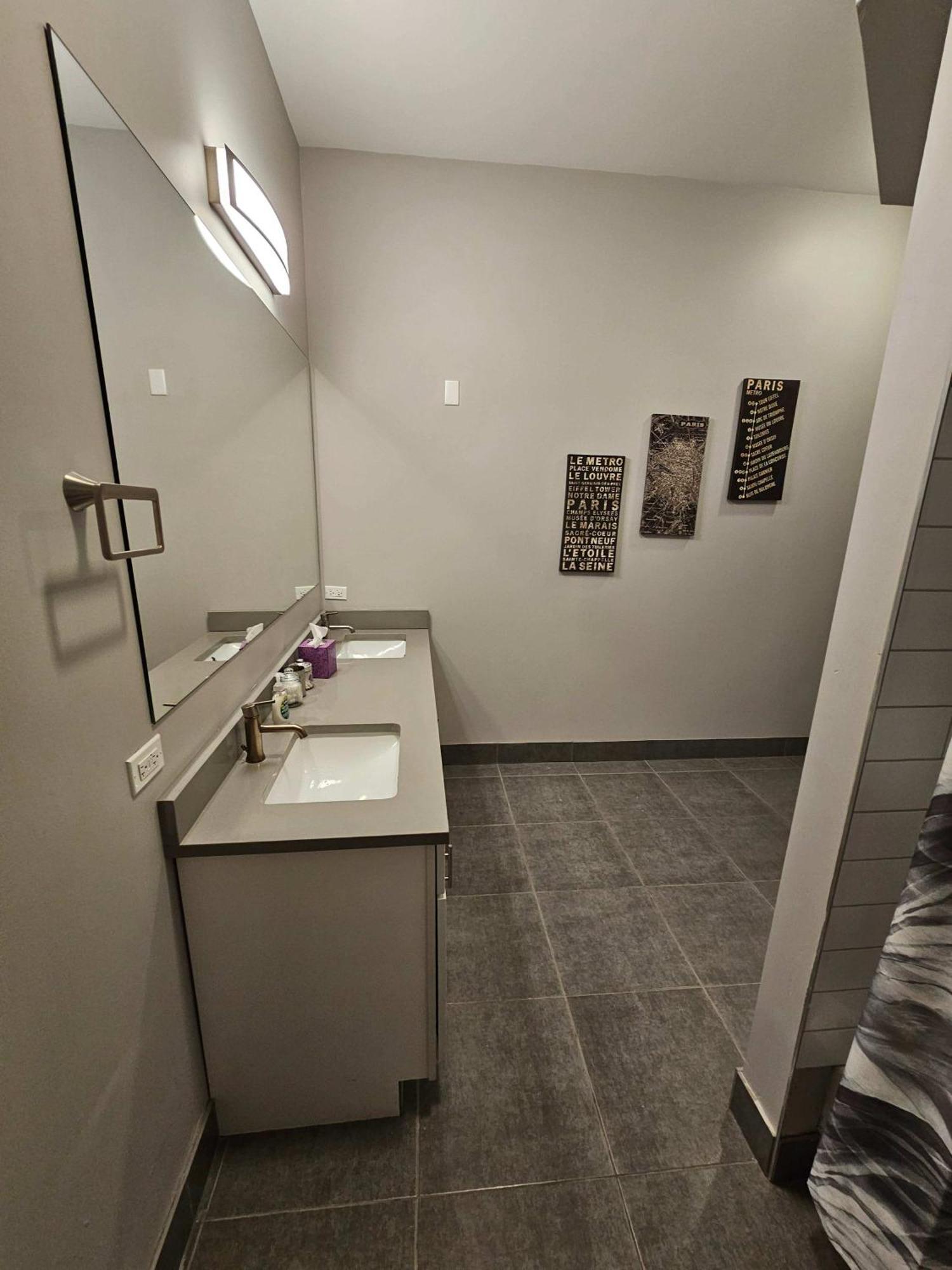 4 Bedroom Sleeps 20 People Apartment