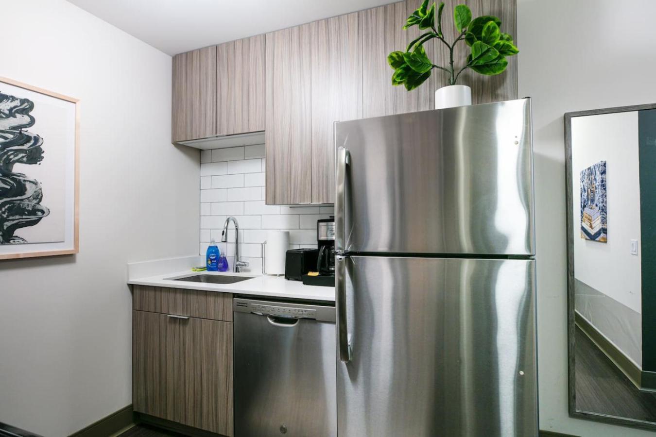 Holiday home Downtown Mich Ave - 6 Penthouses, Sleep 25