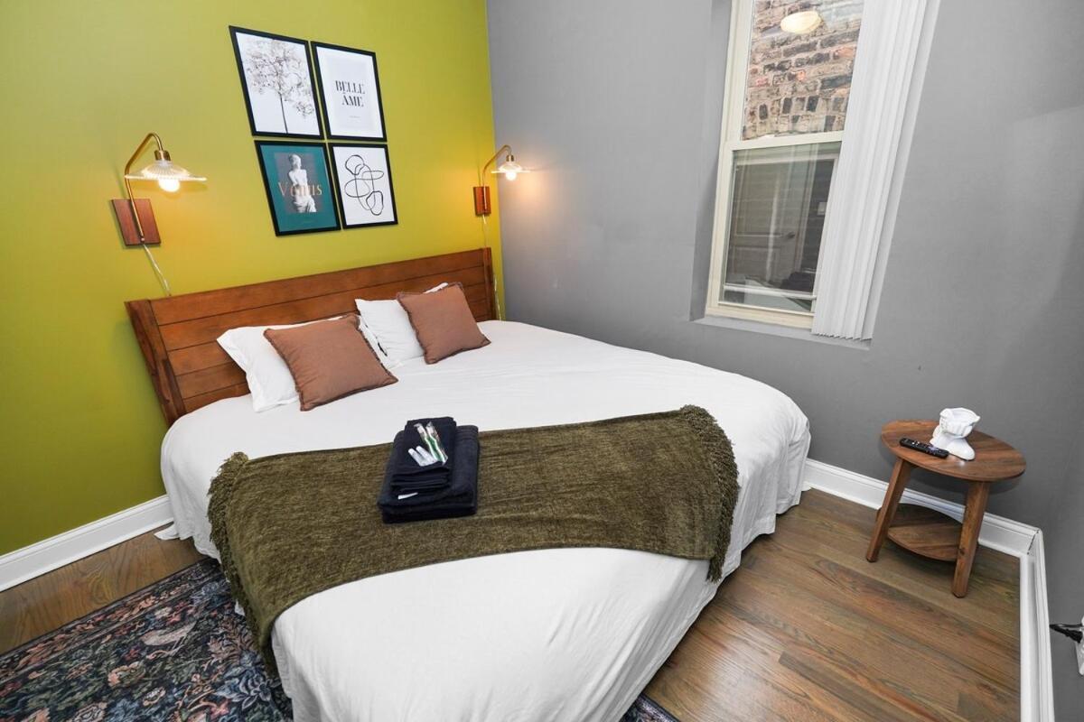 Stylish 2br Near United Center & Mrt Chicago