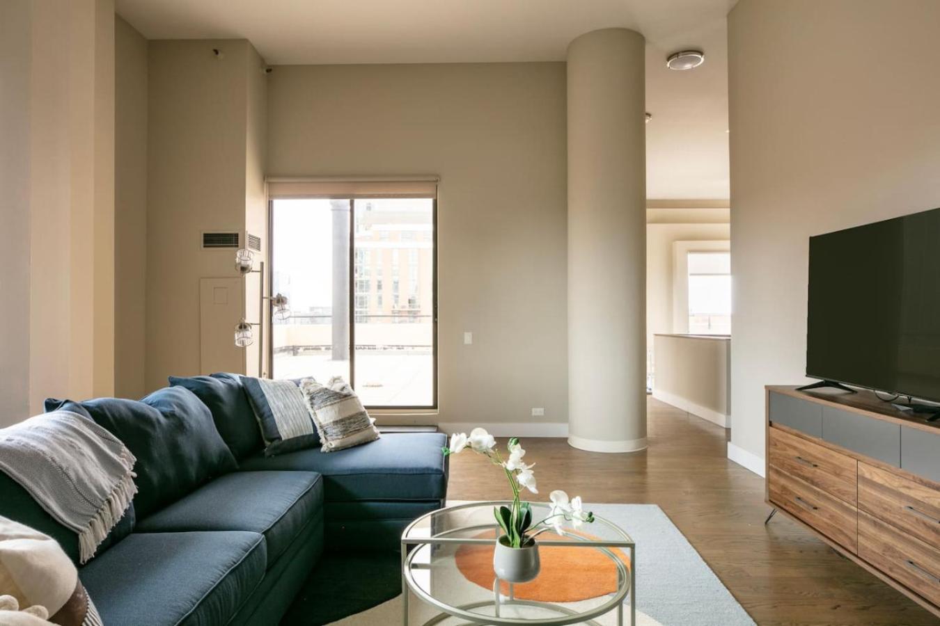 Apartment Downtown Penthouse 11Parking Gym Pvt Patio Chicago
