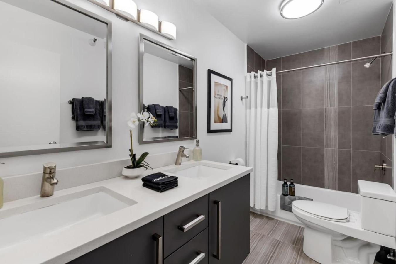 Apartment Downtown Penthouse 11Parking Gym Pvt Patio Chicago