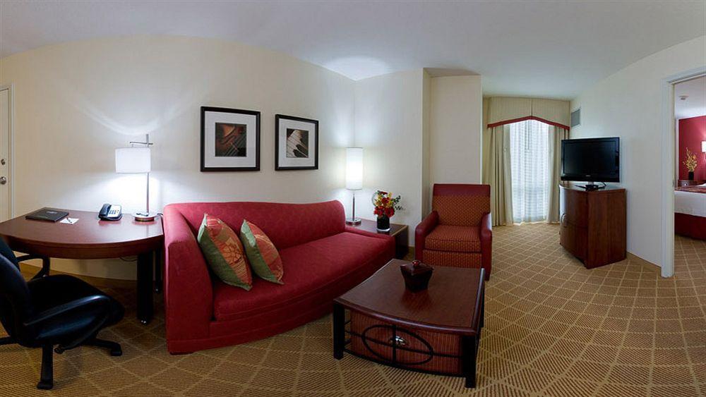 By Marriott Downtown/river North Chicago