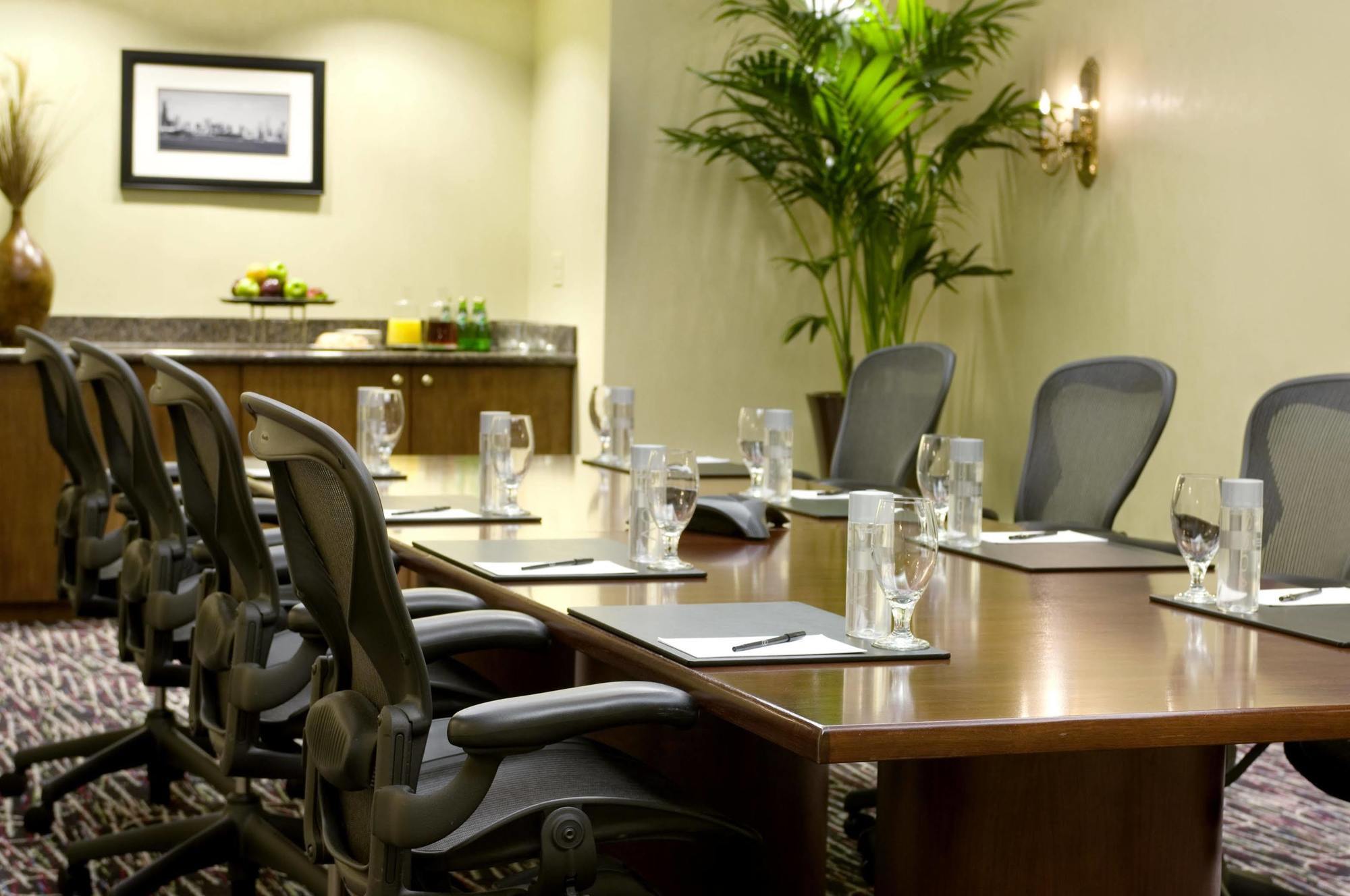 Doubletree By Hilton Magnificent Mile Hotel
