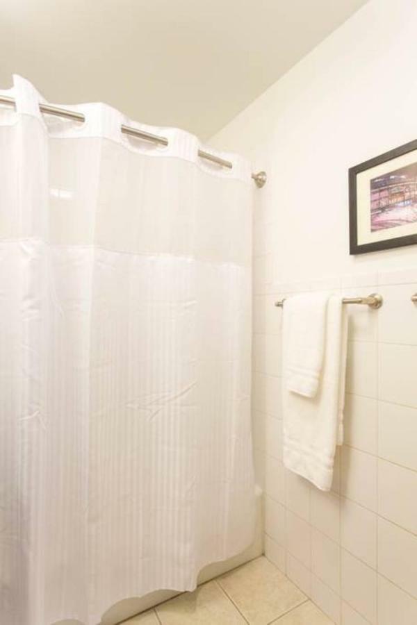 Wrigley Oasis! Steps From The Field! - 3bd 1ba *