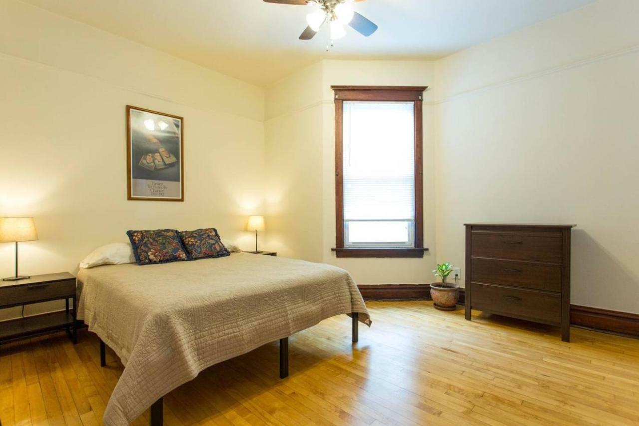 Apartamento Wrigley Oasis! Steps From The Field! - 3bd 1ba *