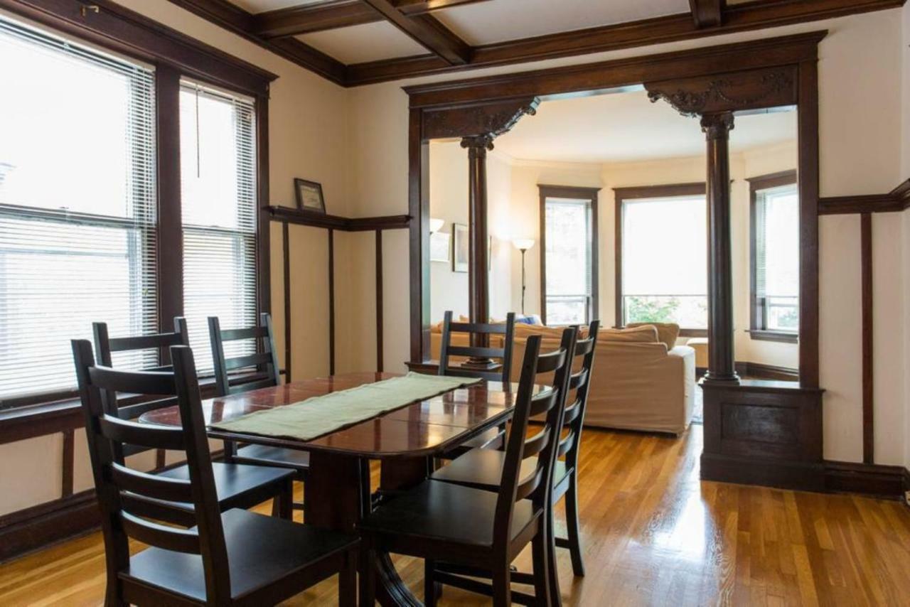 Apartamento Wrigley Oasis! Steps From The Field! - 3bd 1ba *