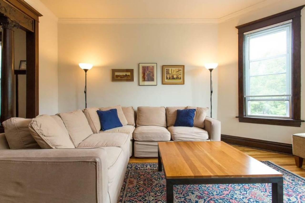 Apartamento Wrigley Oasis! Steps From The Field! - 3bd 1ba *