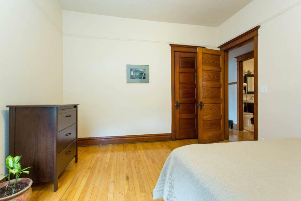 Wrigley Oasis! Steps From The Field! - 3bd 1ba Apartamento