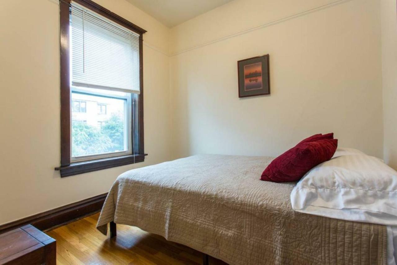 Wrigley Oasis! Steps From The Field! - 3bd 1ba Apartamento *