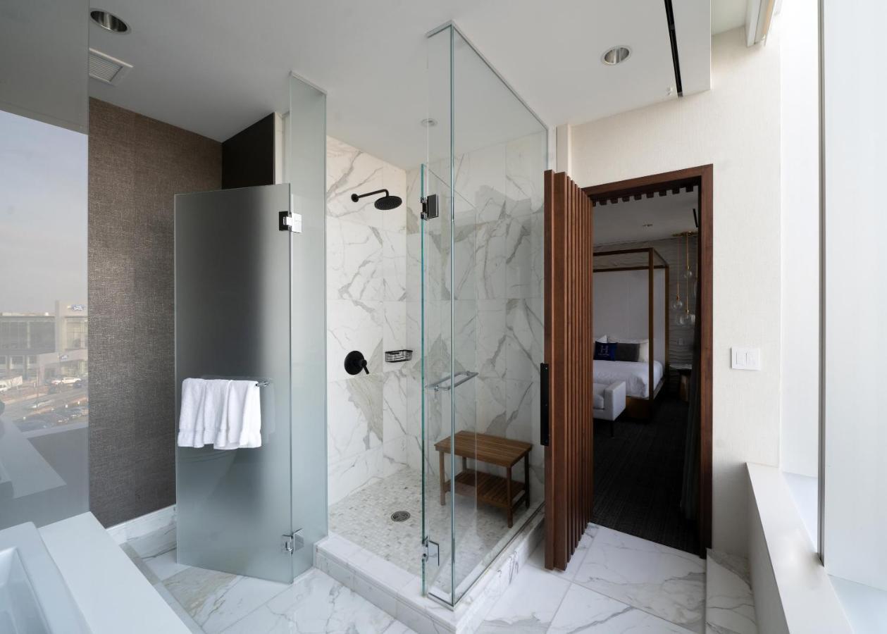 Resort The & Athletic Club At Midtown Chicago