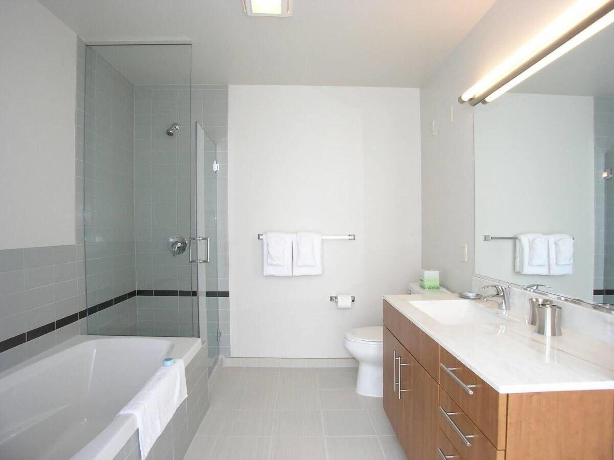 Apart-hotel Bridgestreet At State And Grand 4*