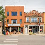 3-Bedroom Gem Apt With In-Unit Laundry - Lawndale 1