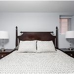 Forrestville Ave Large Suite